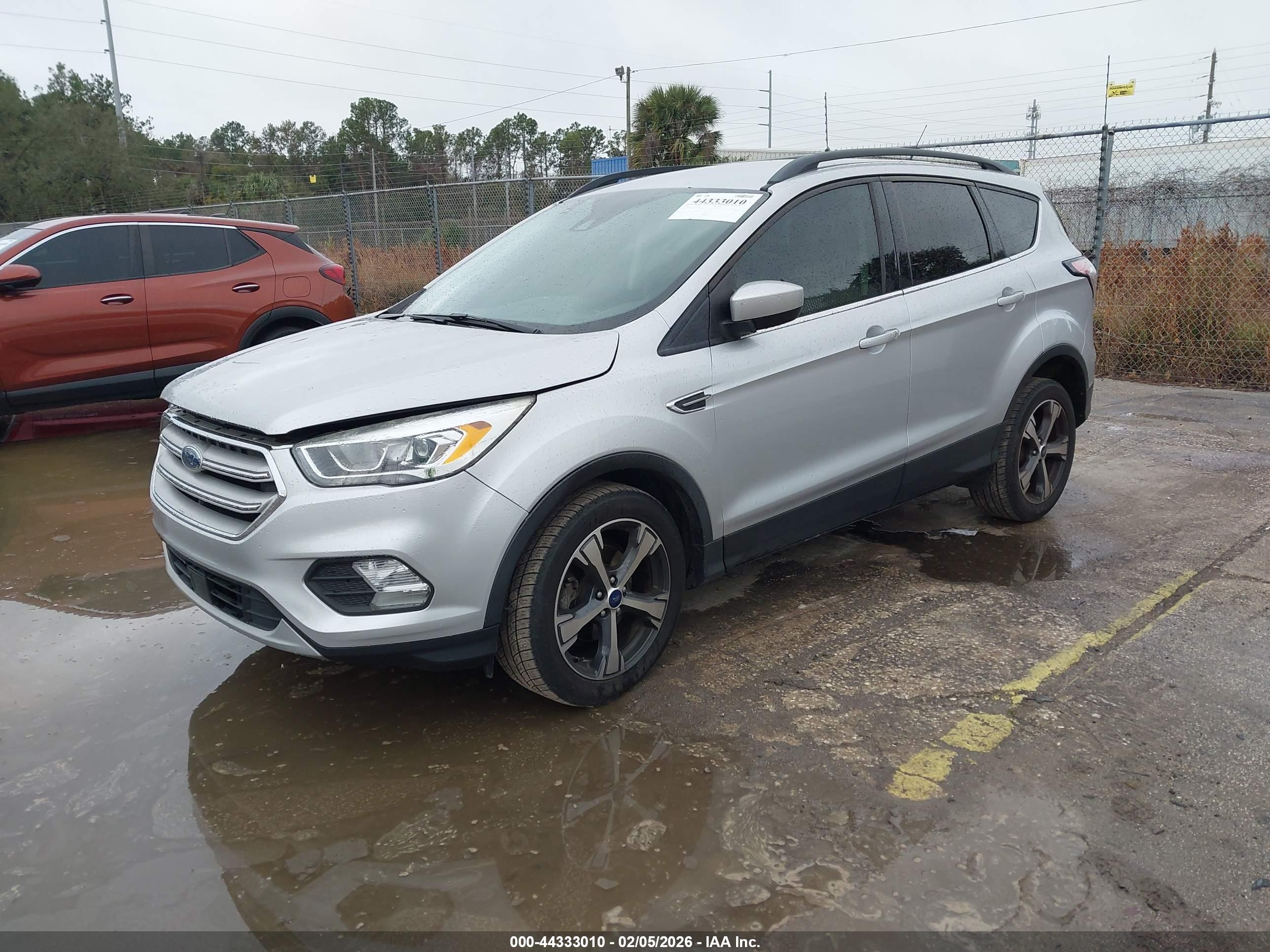 FORD ESCAPE image 2