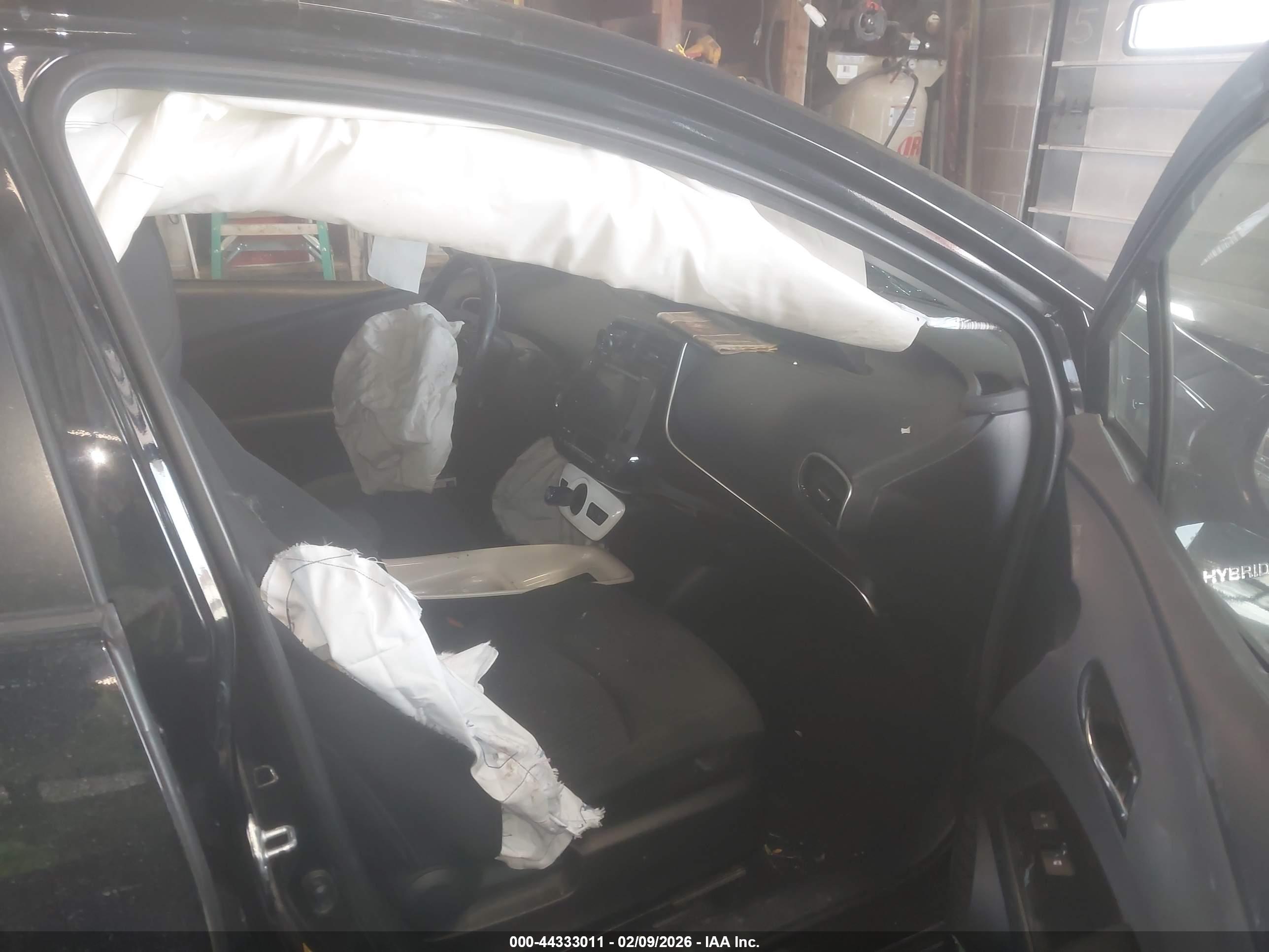 TOYOTA PRIUS image 5