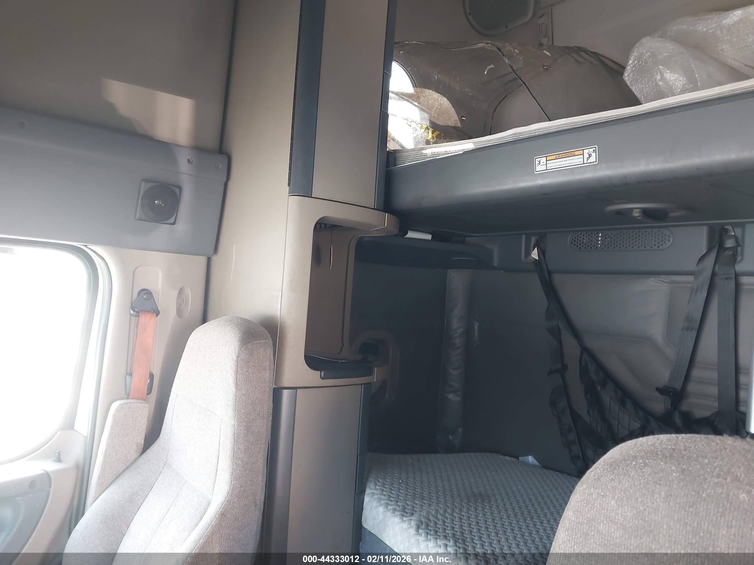 FREIGHTLINER CASCADIA image 8