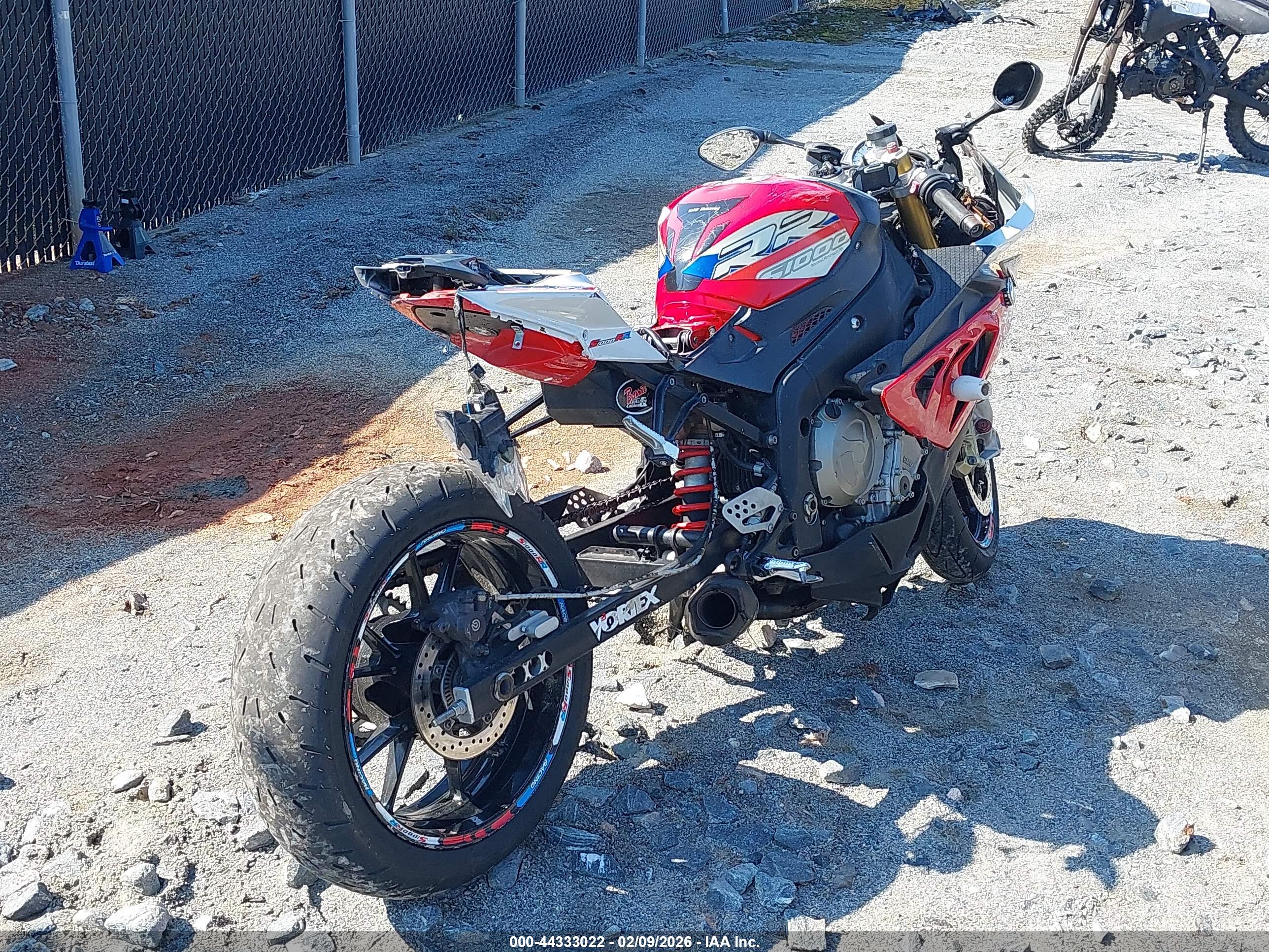 BMW S image 4