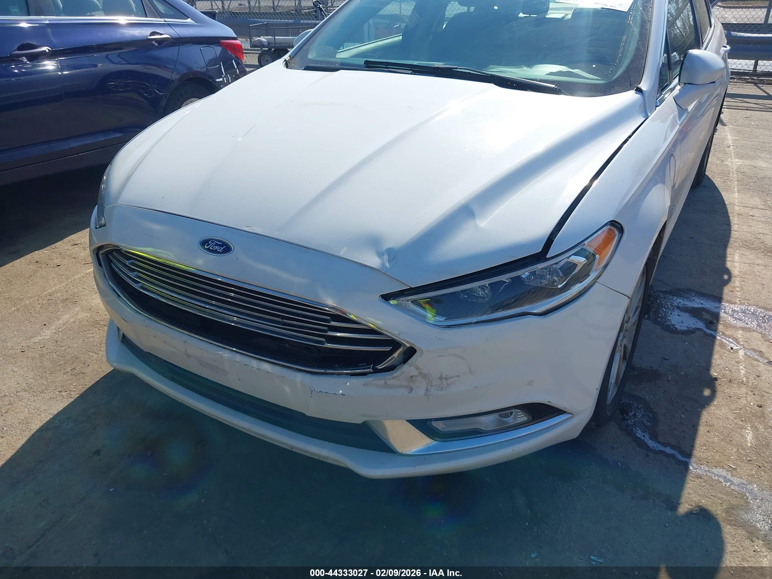 FORD FUSION image 6