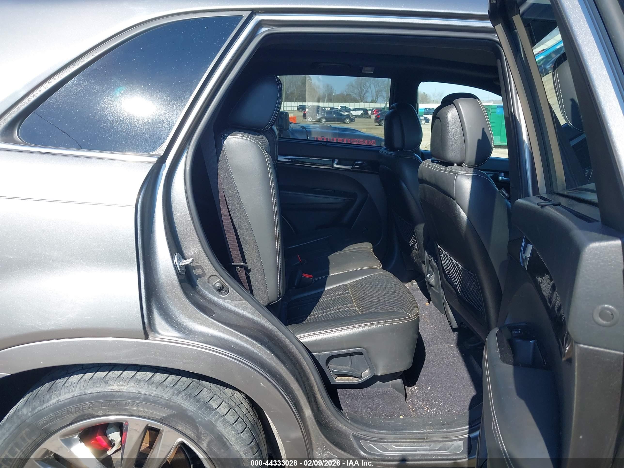 KIA SORENTO image 8