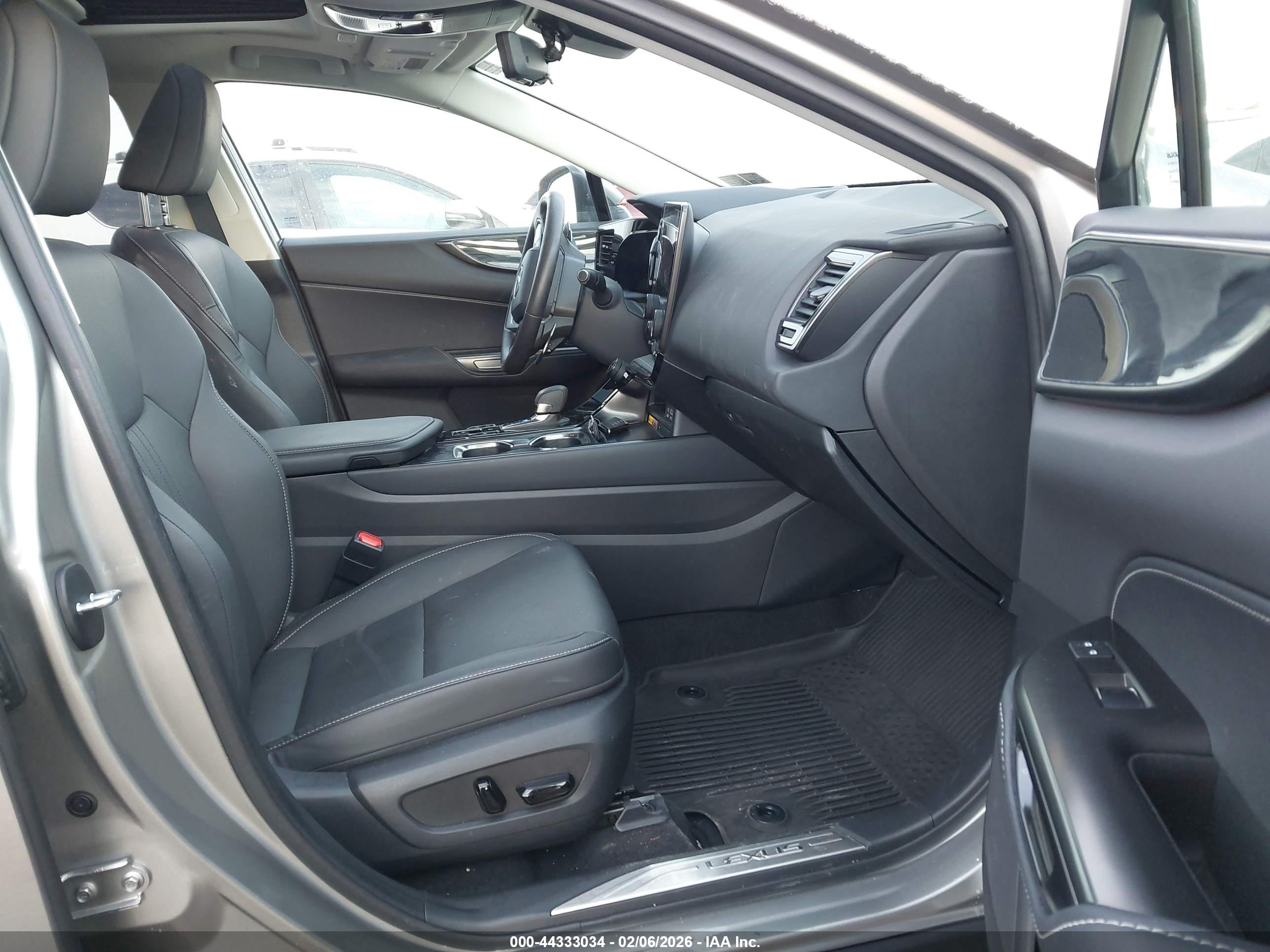 LEXUS NX image 5