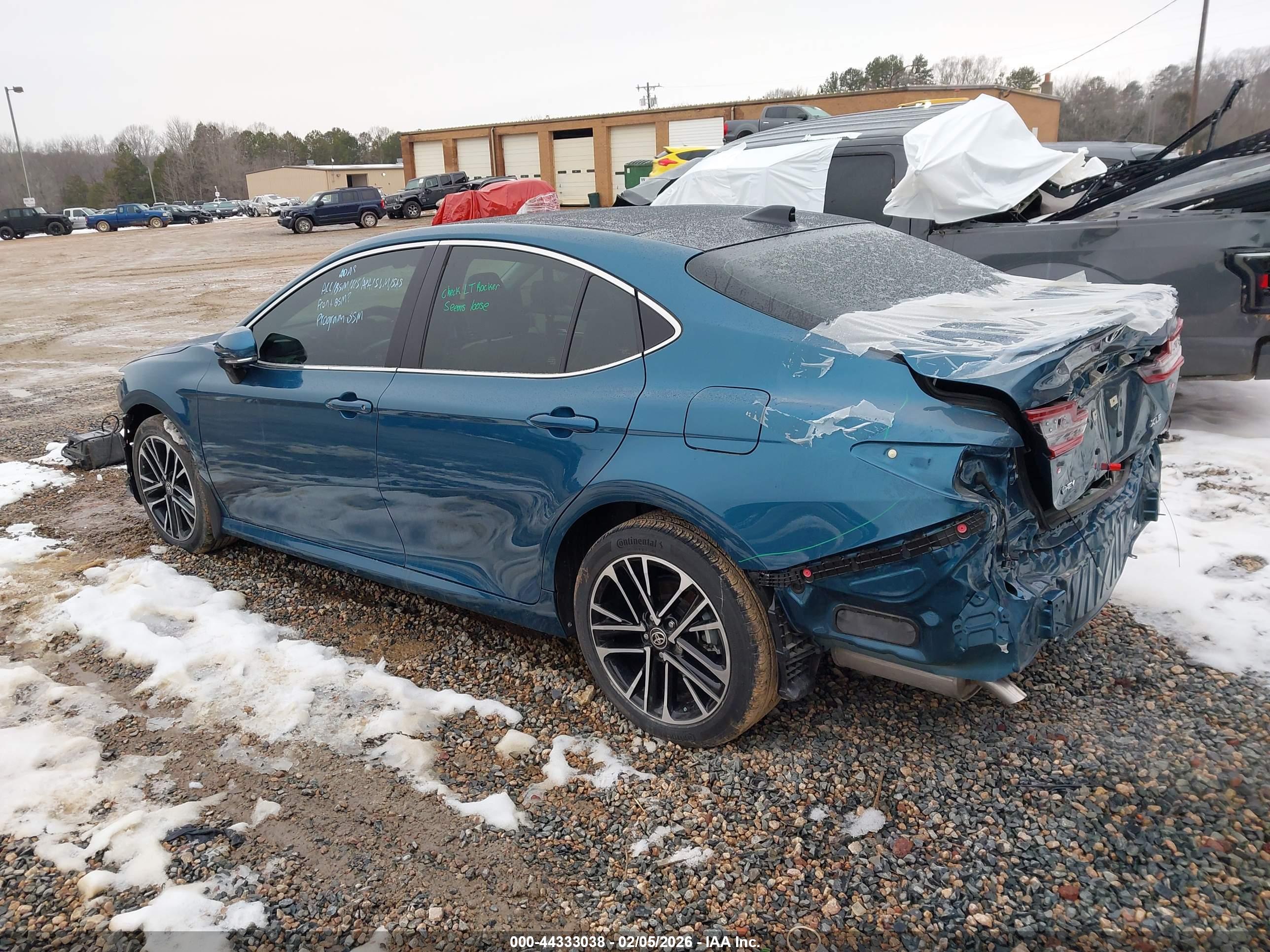 TOYOTA CAMRY image 3