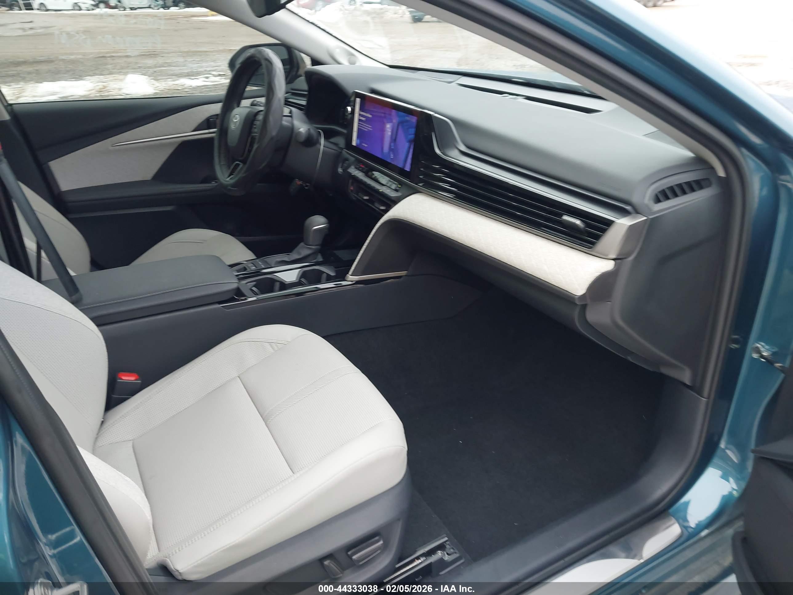 TOYOTA CAMRY image 5