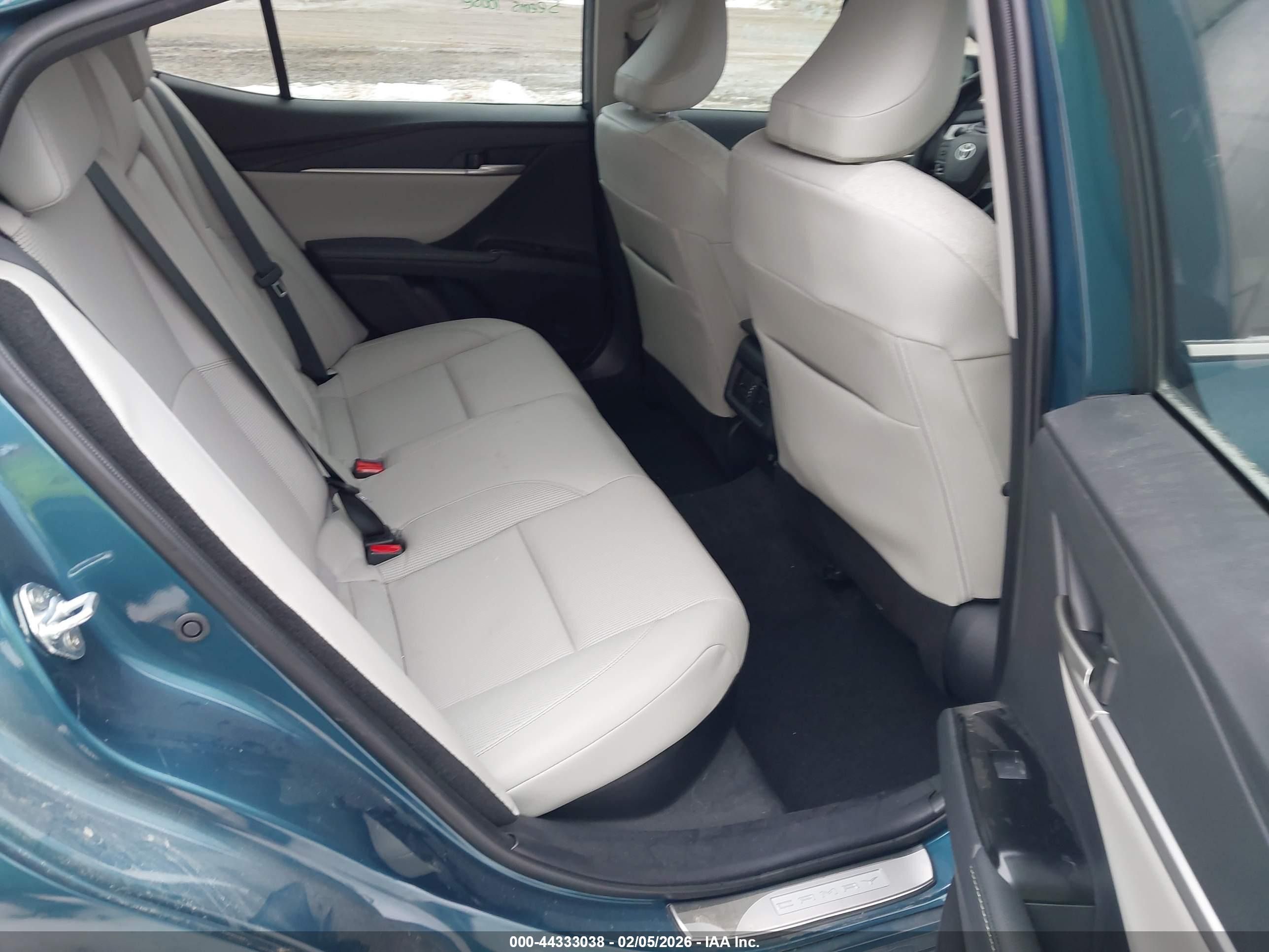 TOYOTA CAMRY image 8