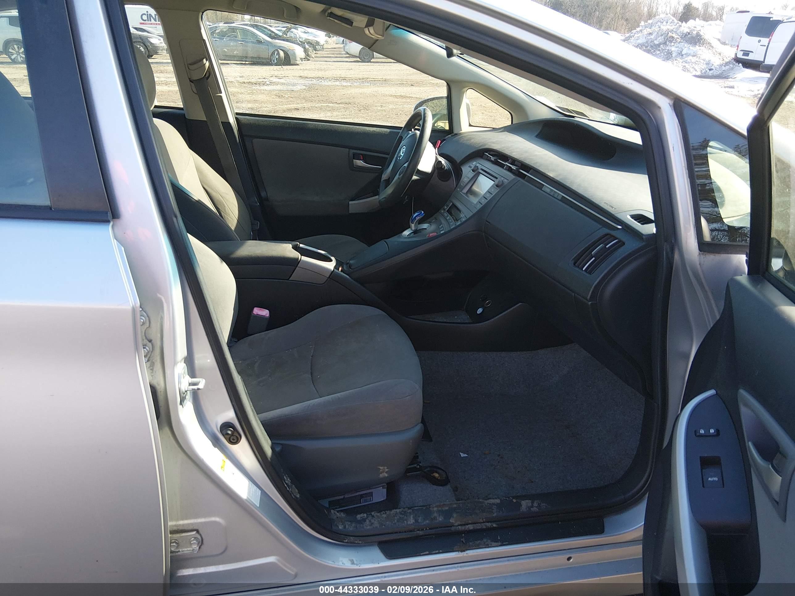 TOYOTA PRIUS image 5