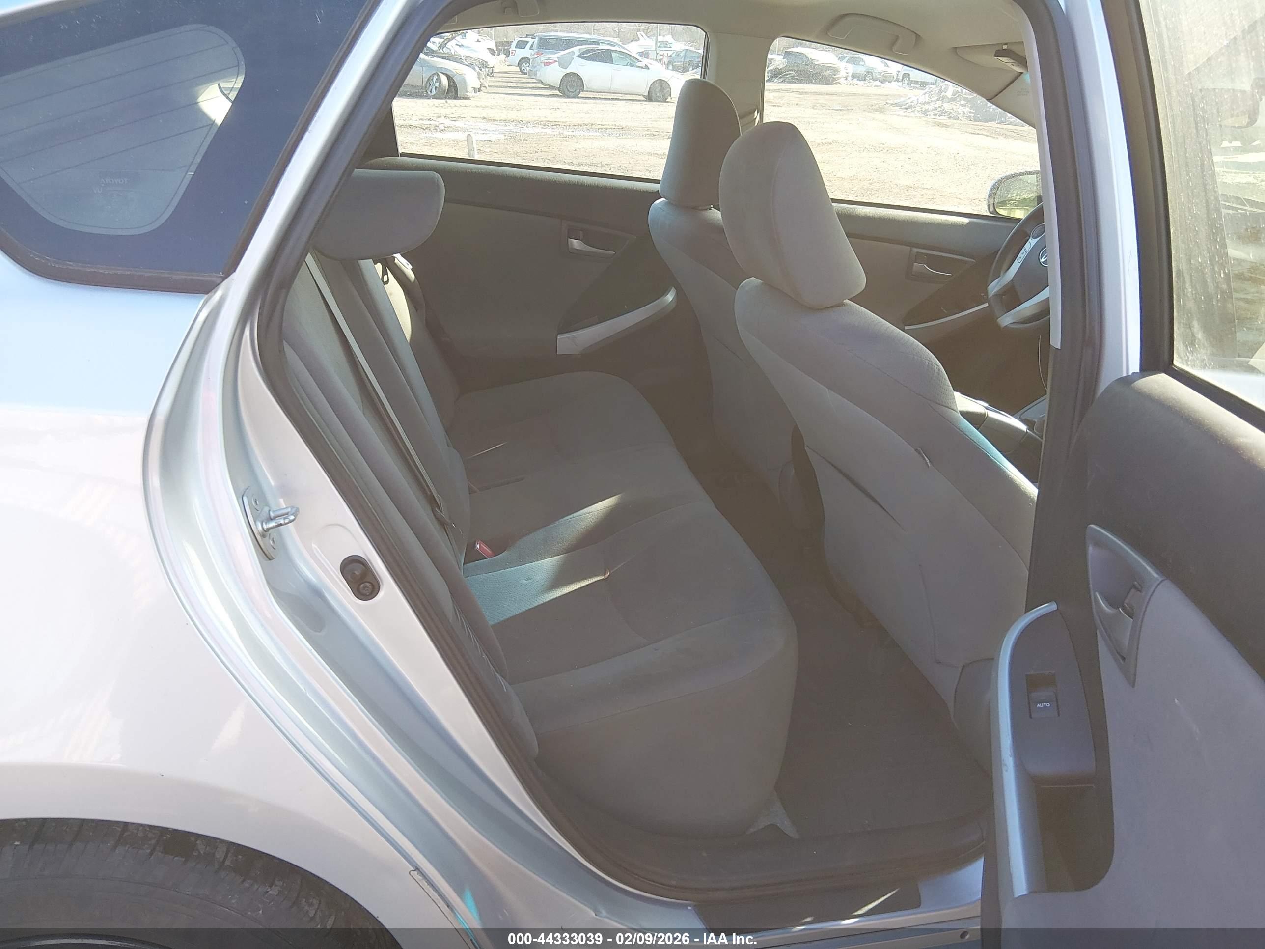 TOYOTA PRIUS image 8