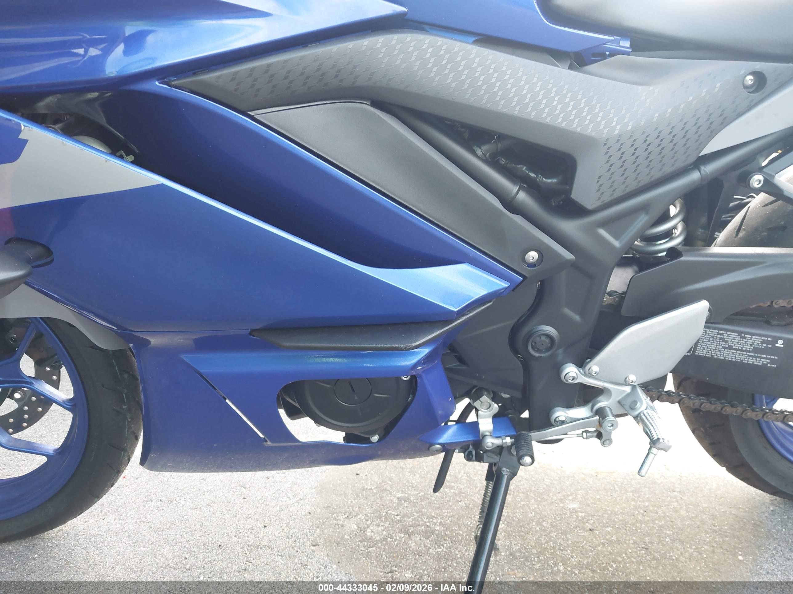 YAMAHA YZFR3 image 9