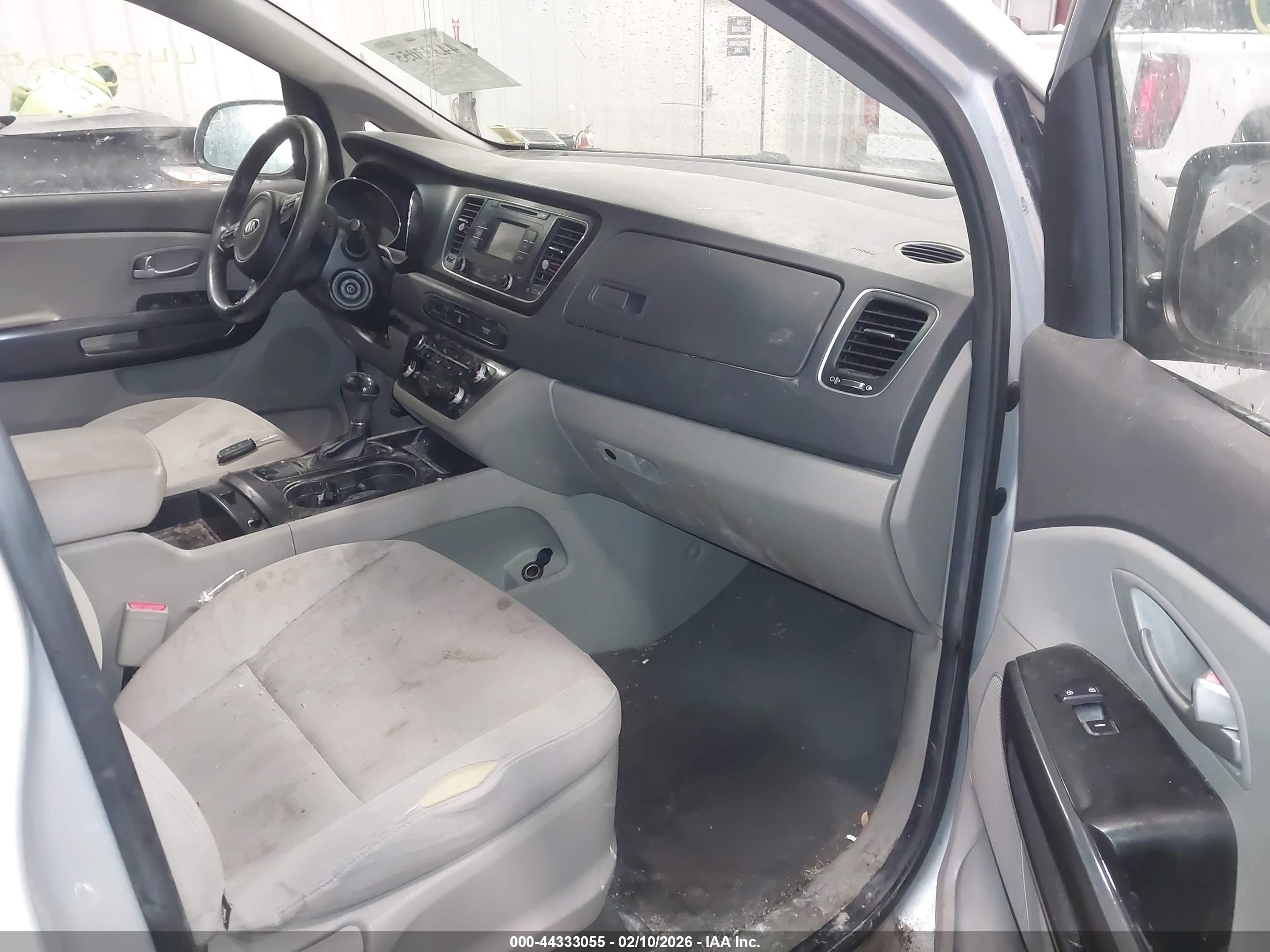 KIA SEDONA image 5