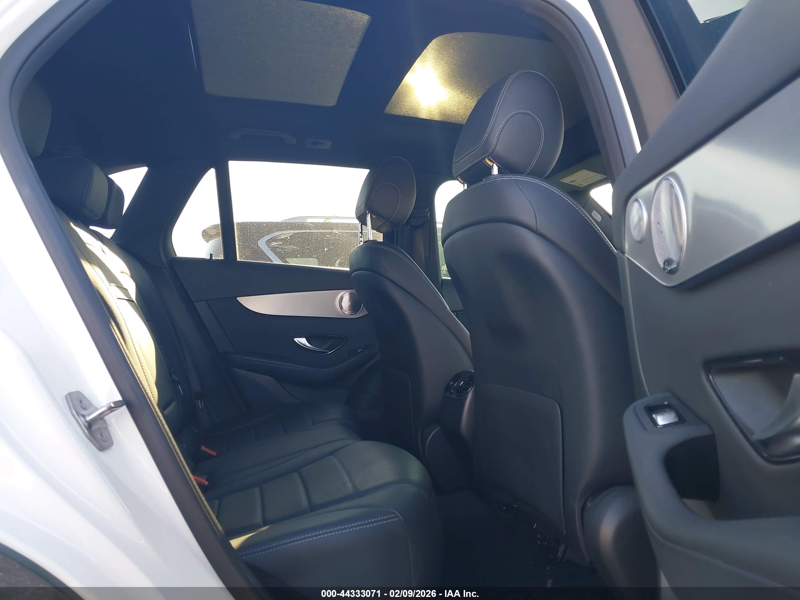 MERCEDES-BENZ GLC image 8