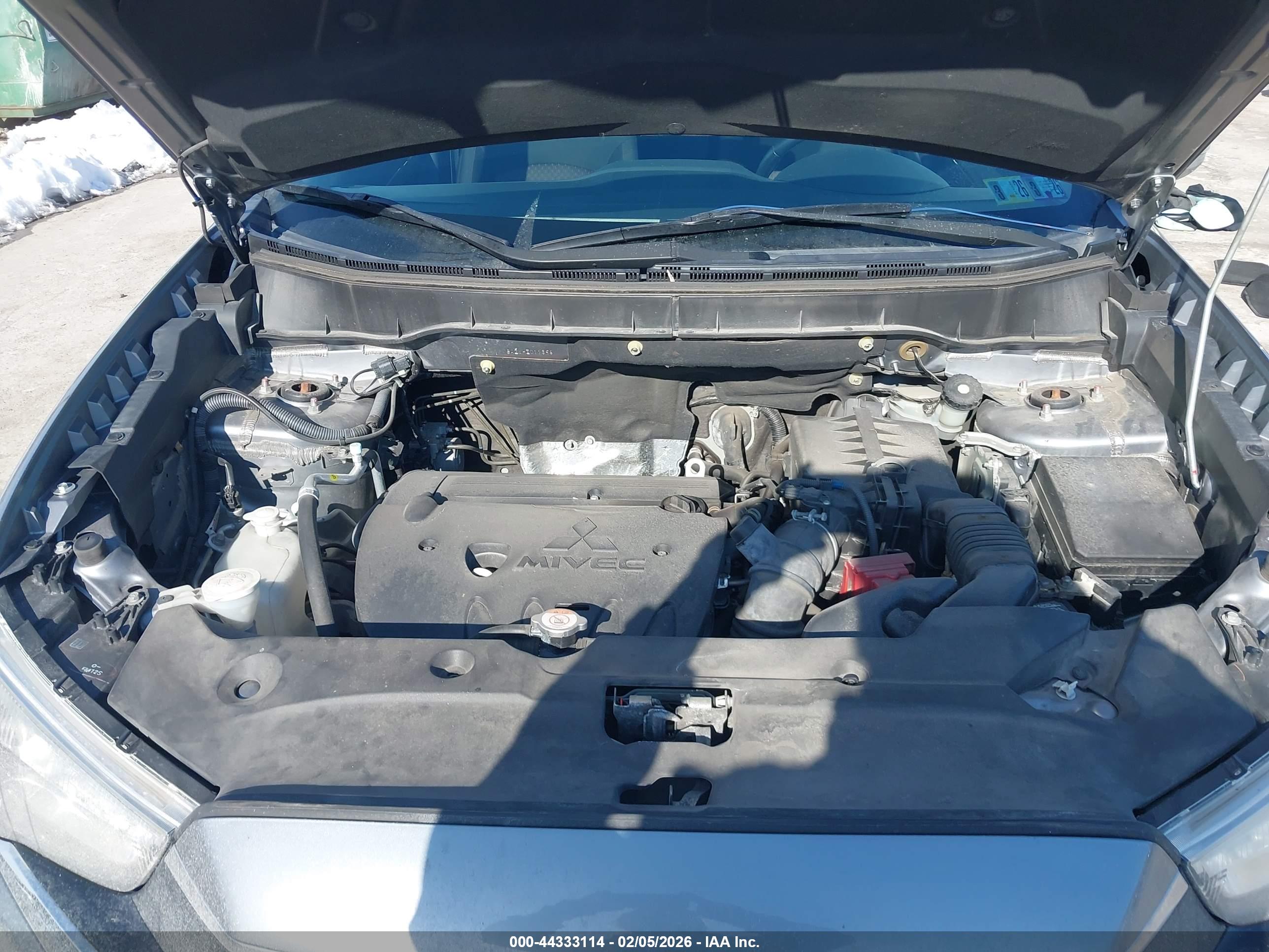 MITSUBISHI OUTLANDER image 10