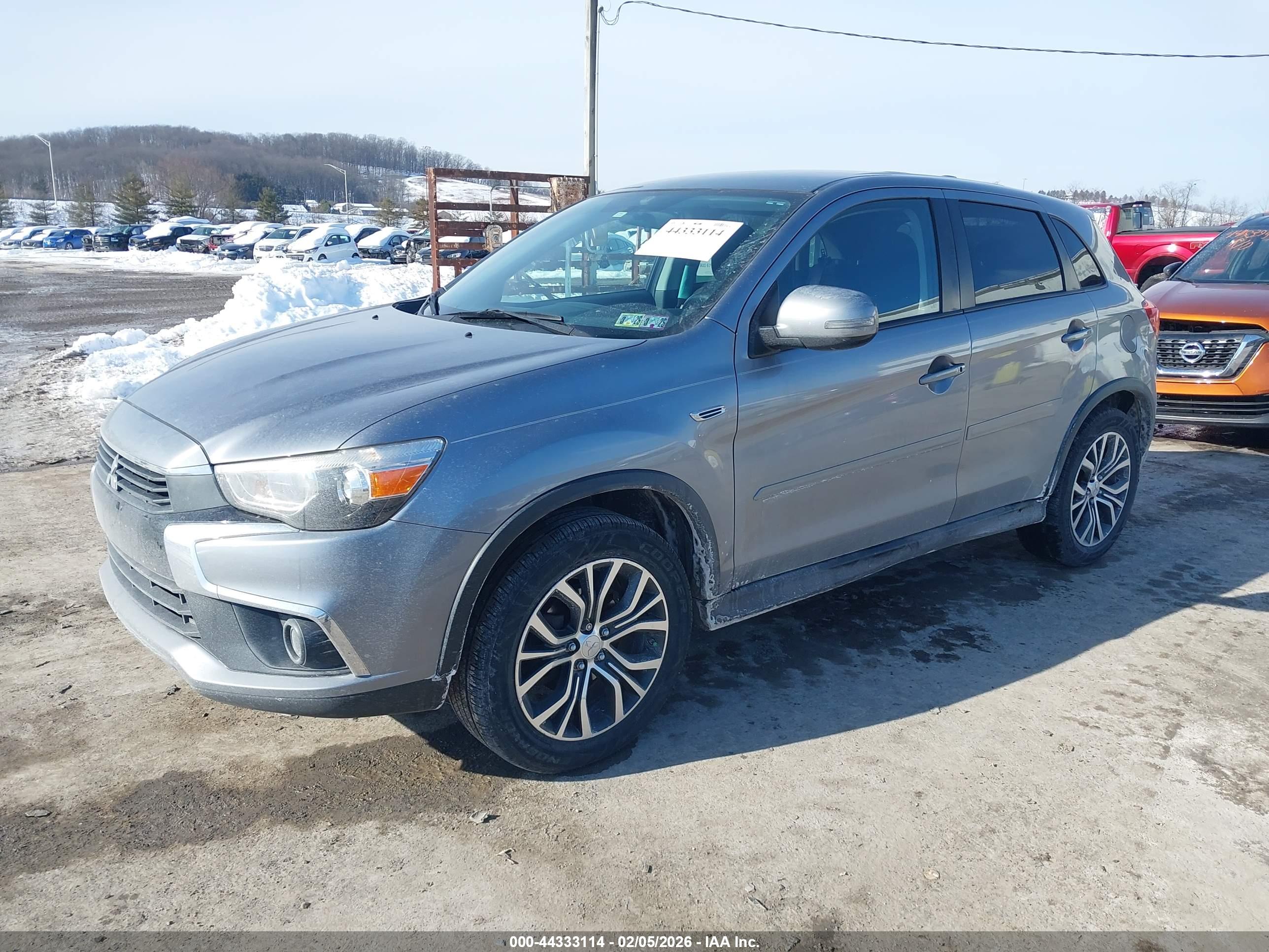 MITSUBISHI OUTLANDER image 2