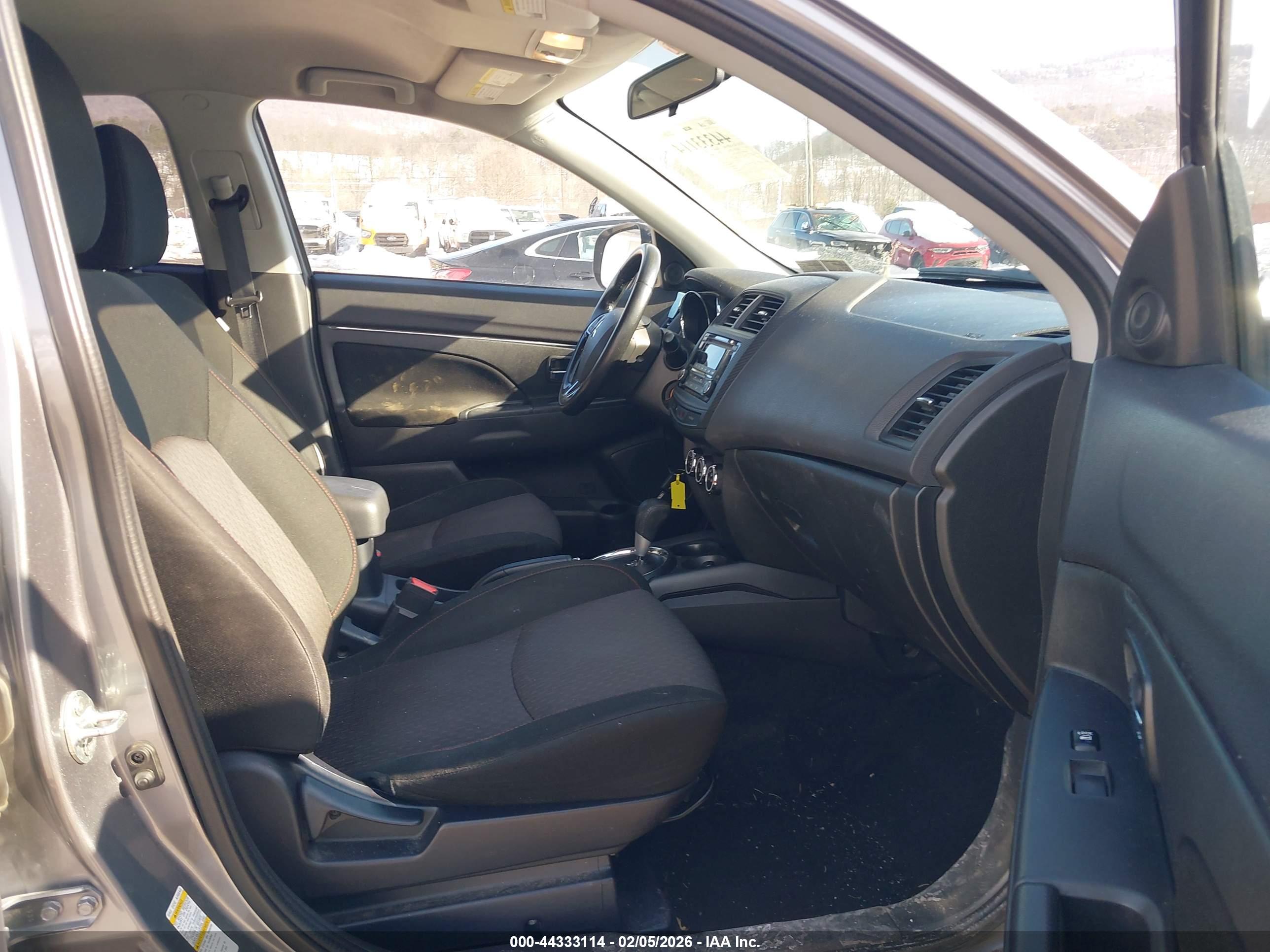 MITSUBISHI OUTLANDER image 5