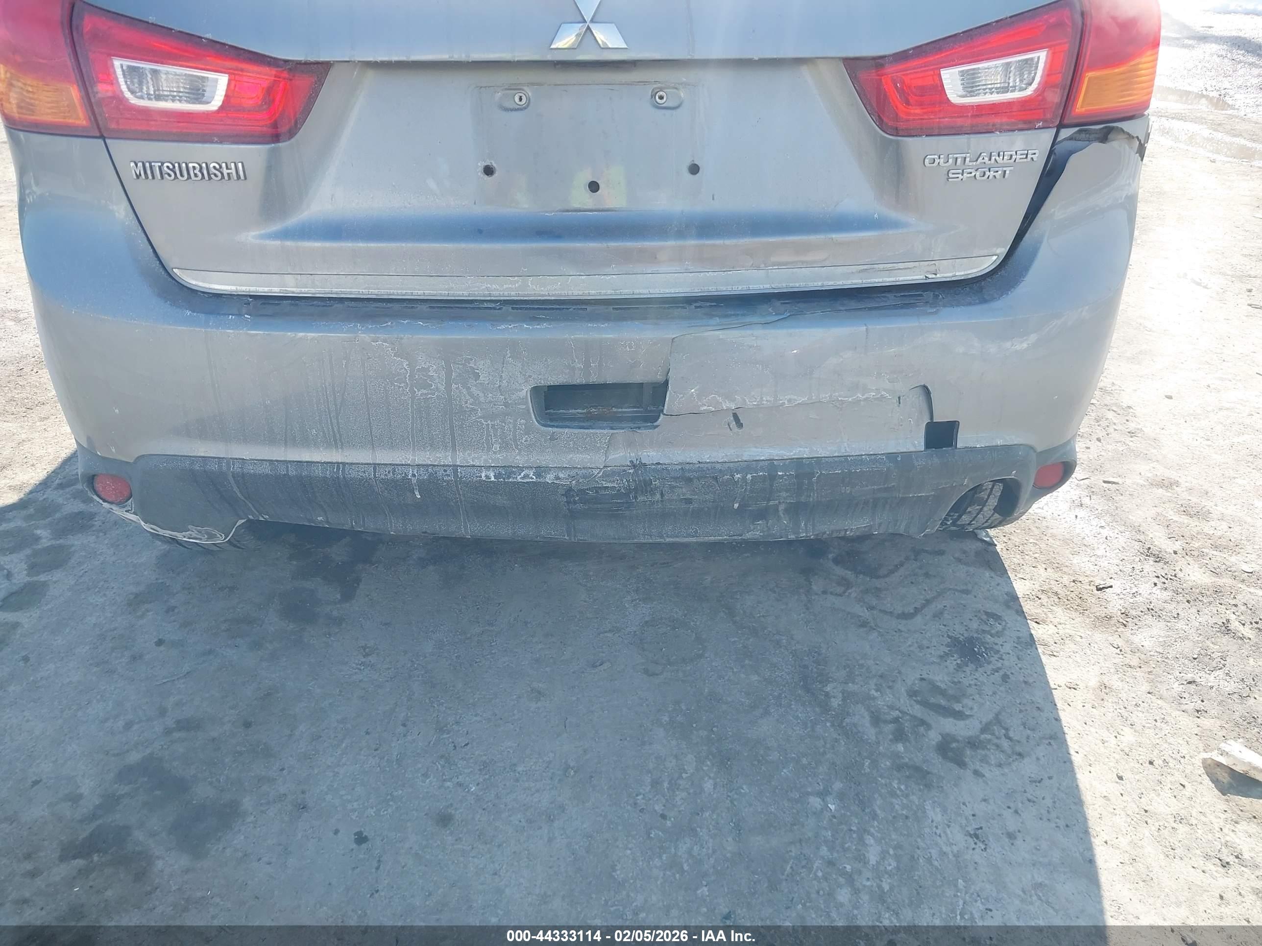MITSUBISHI OUTLANDER image 6