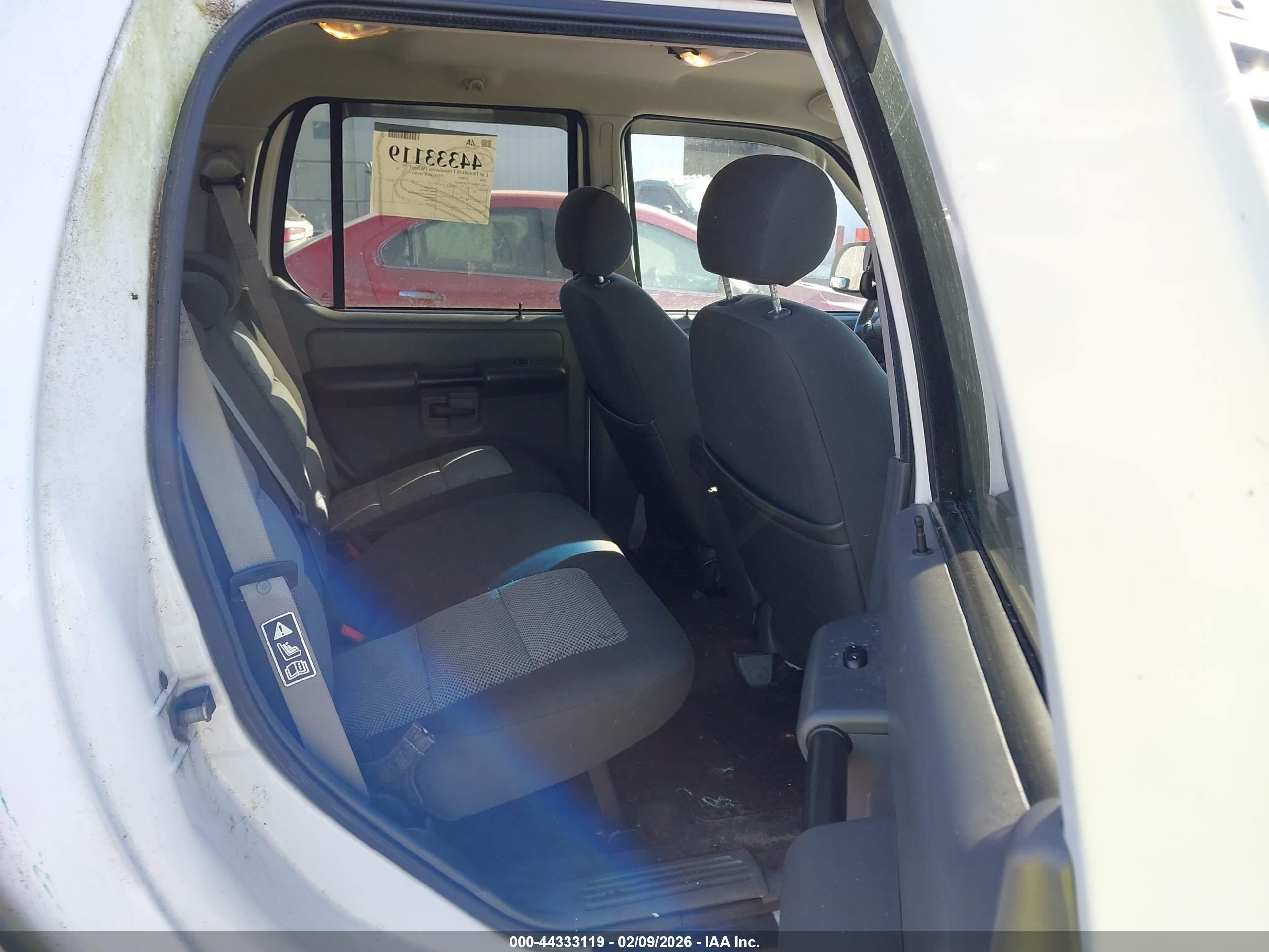 FORD EXPLORER image 8