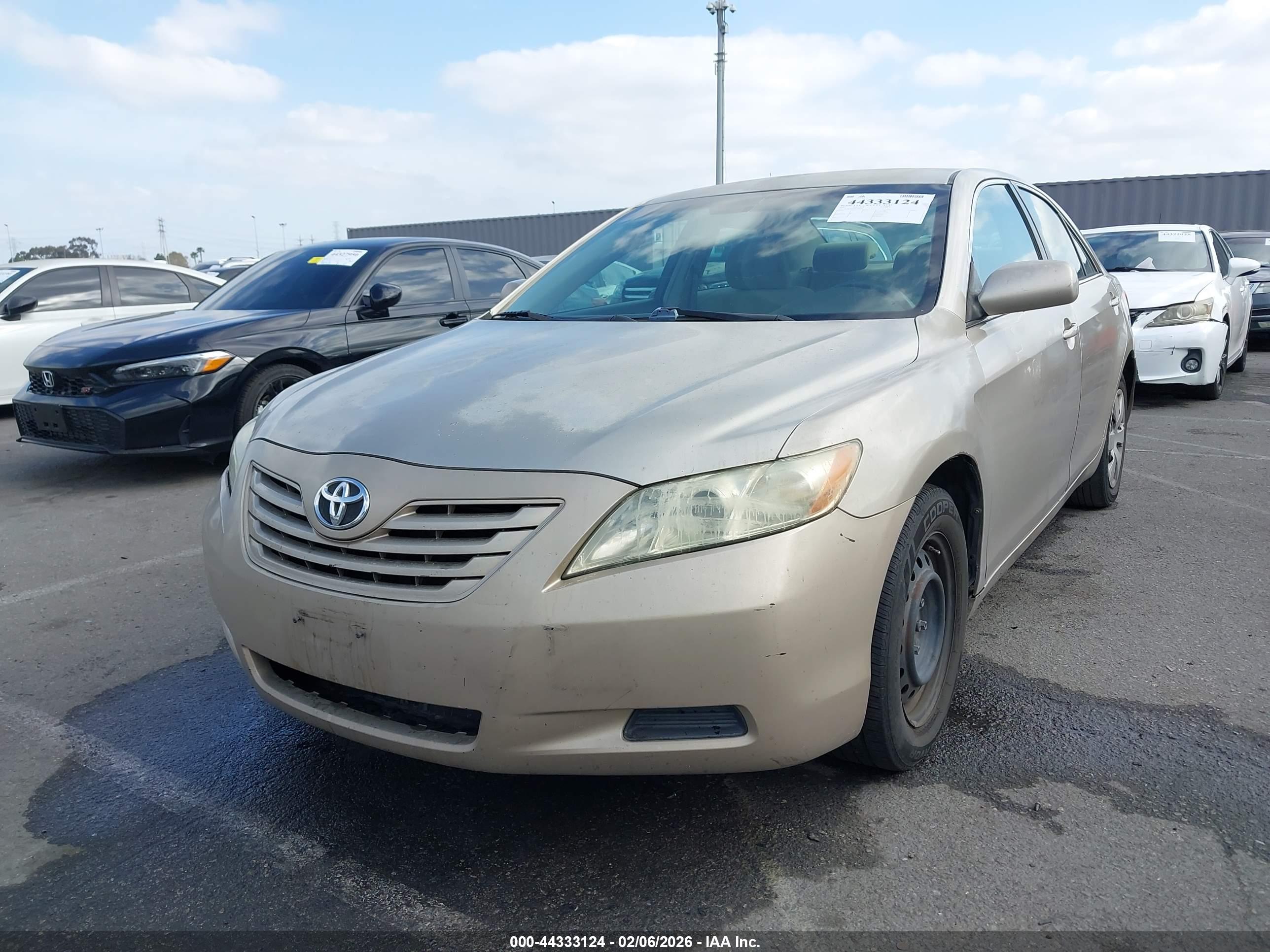 TOYOTA CAMRY image 2