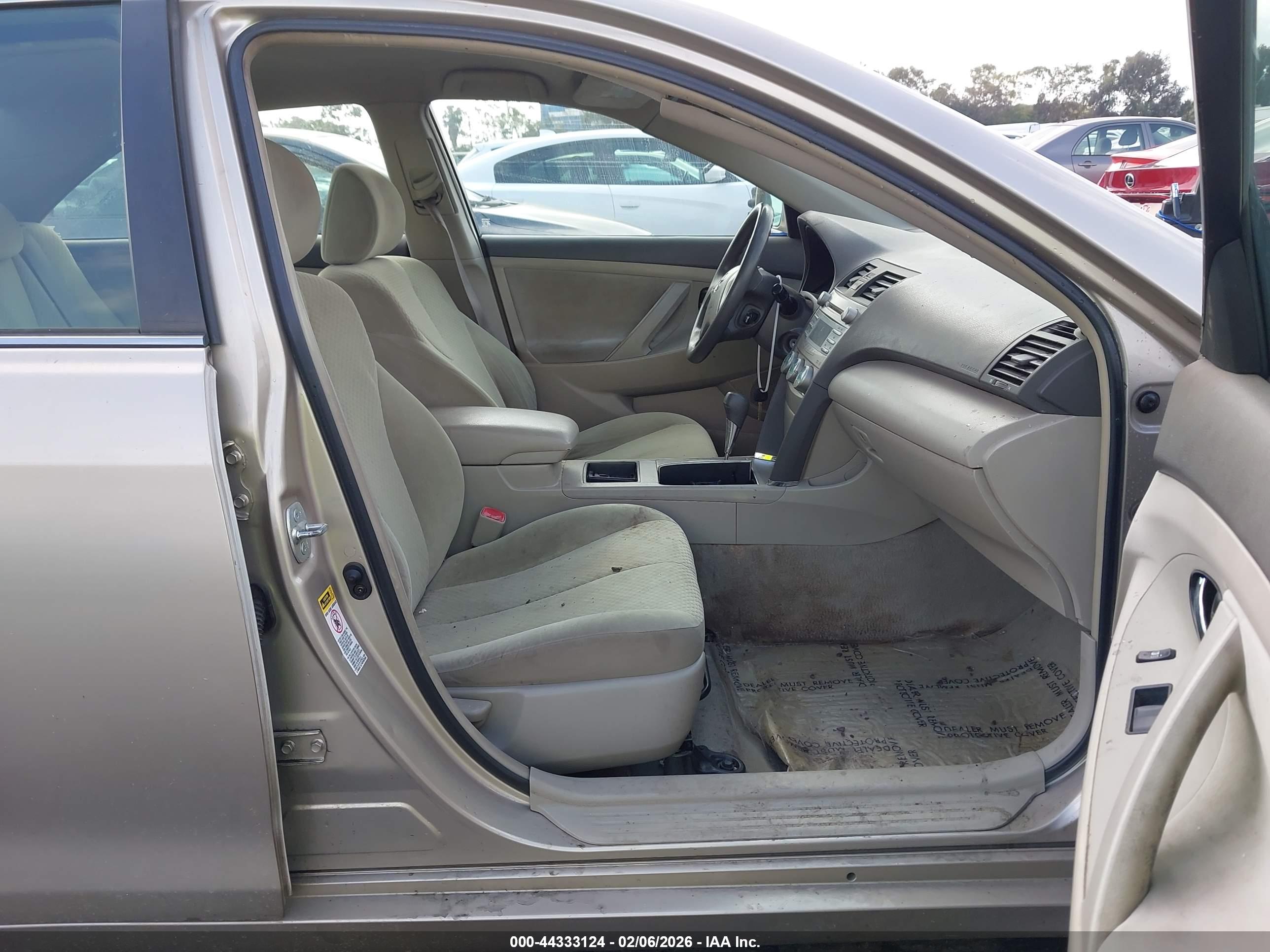 TOYOTA CAMRY image 5