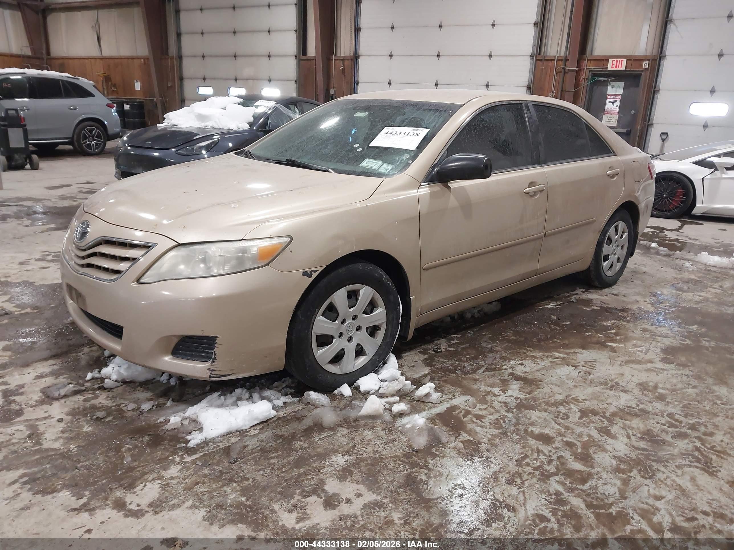 TOYOTA CAMRY image 2