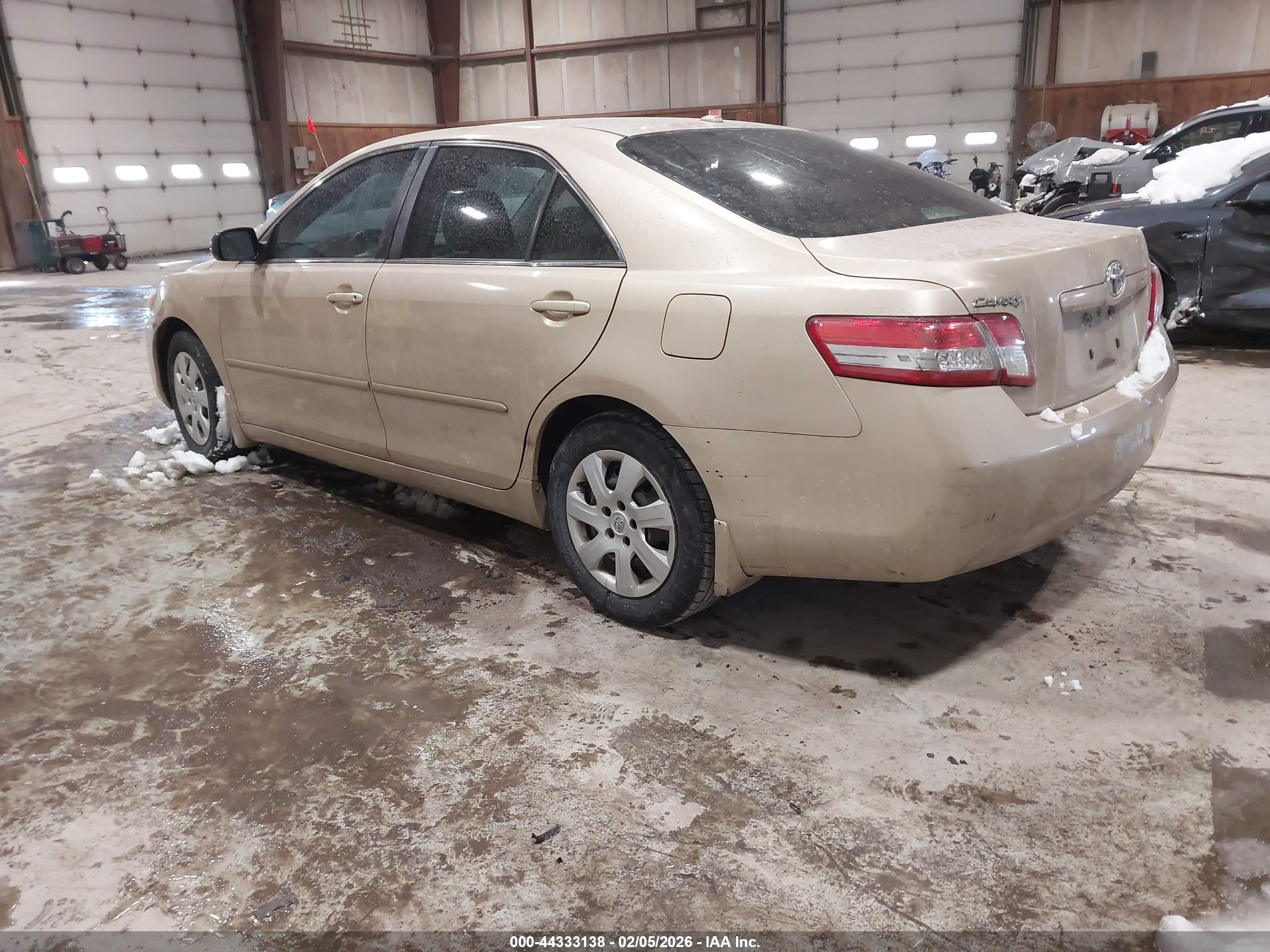 TOYOTA CAMRY image 3