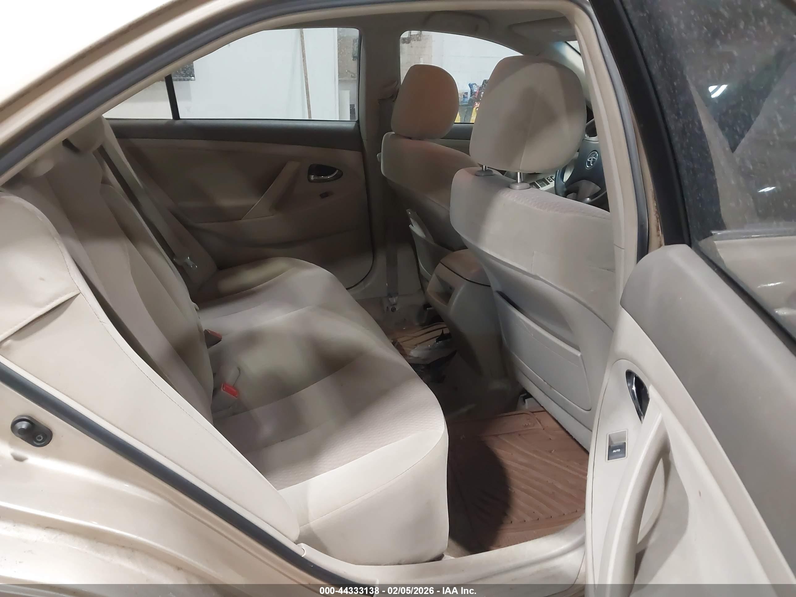 TOYOTA CAMRY image 8