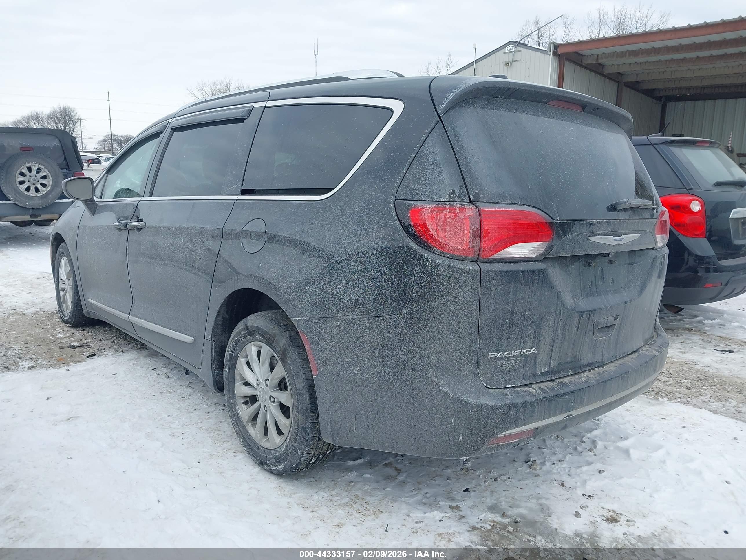 CHRYSLER PACIFICA image 3