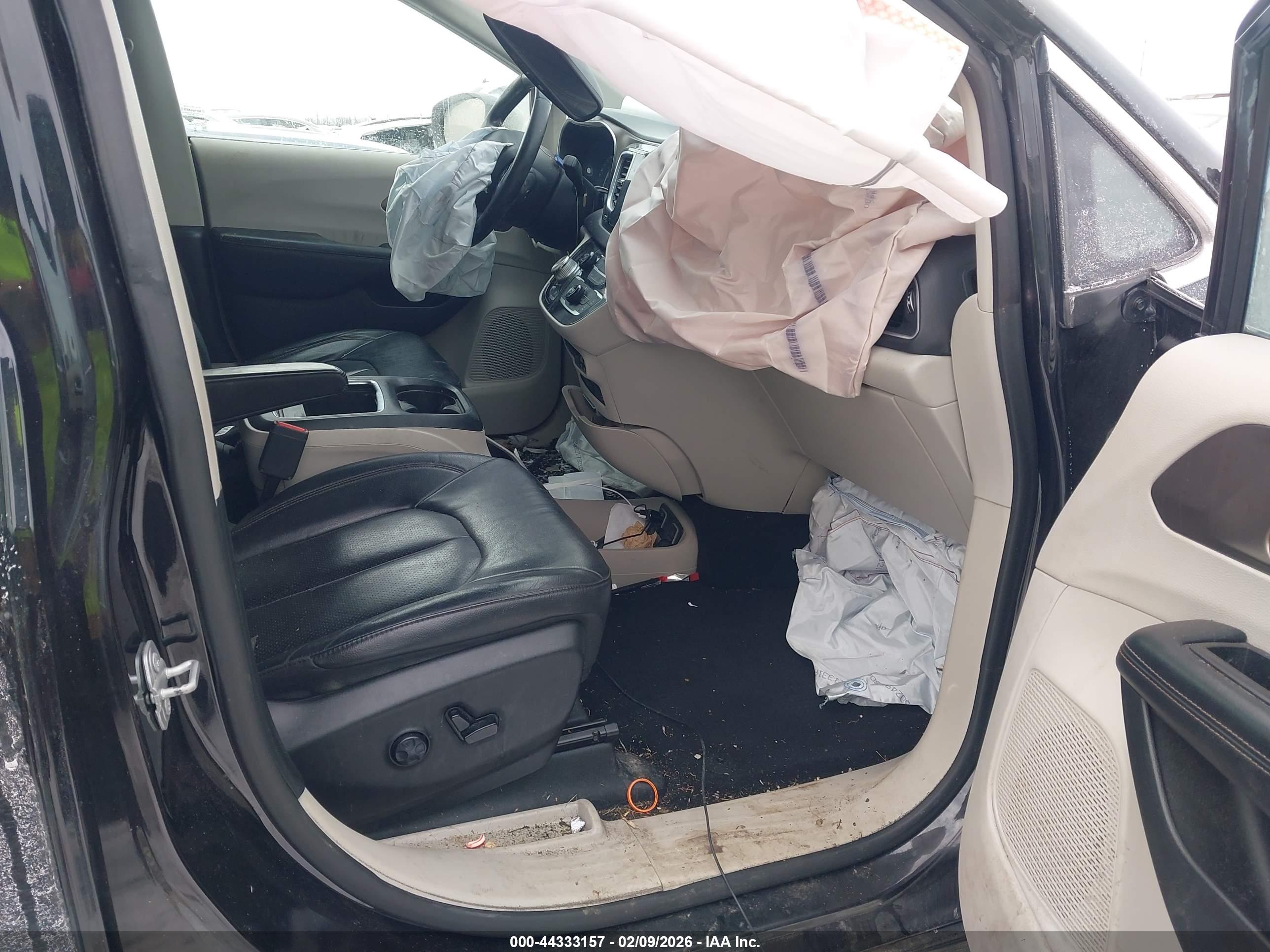CHRYSLER PACIFICA image 5