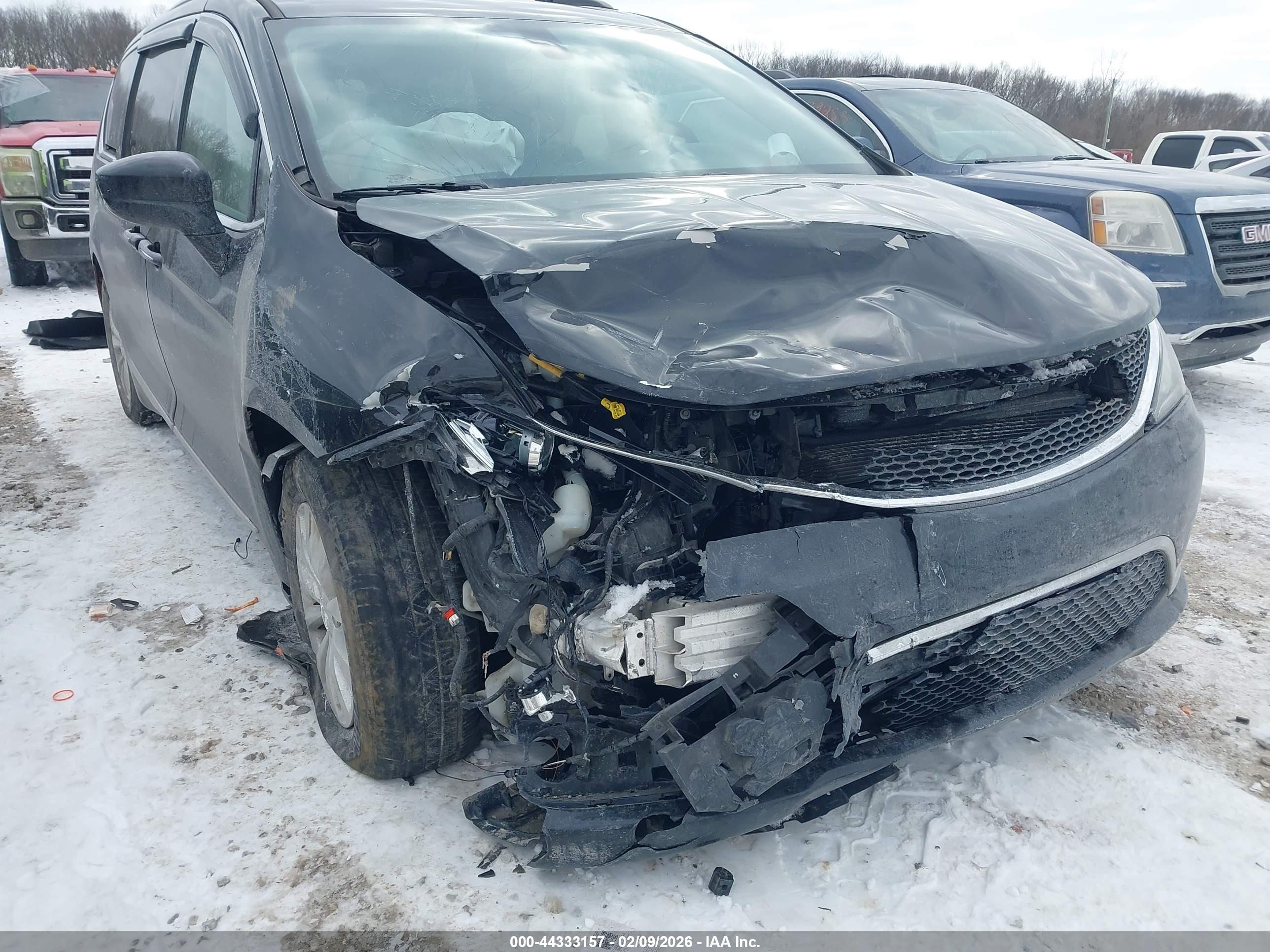 CHRYSLER PACIFICA image 6