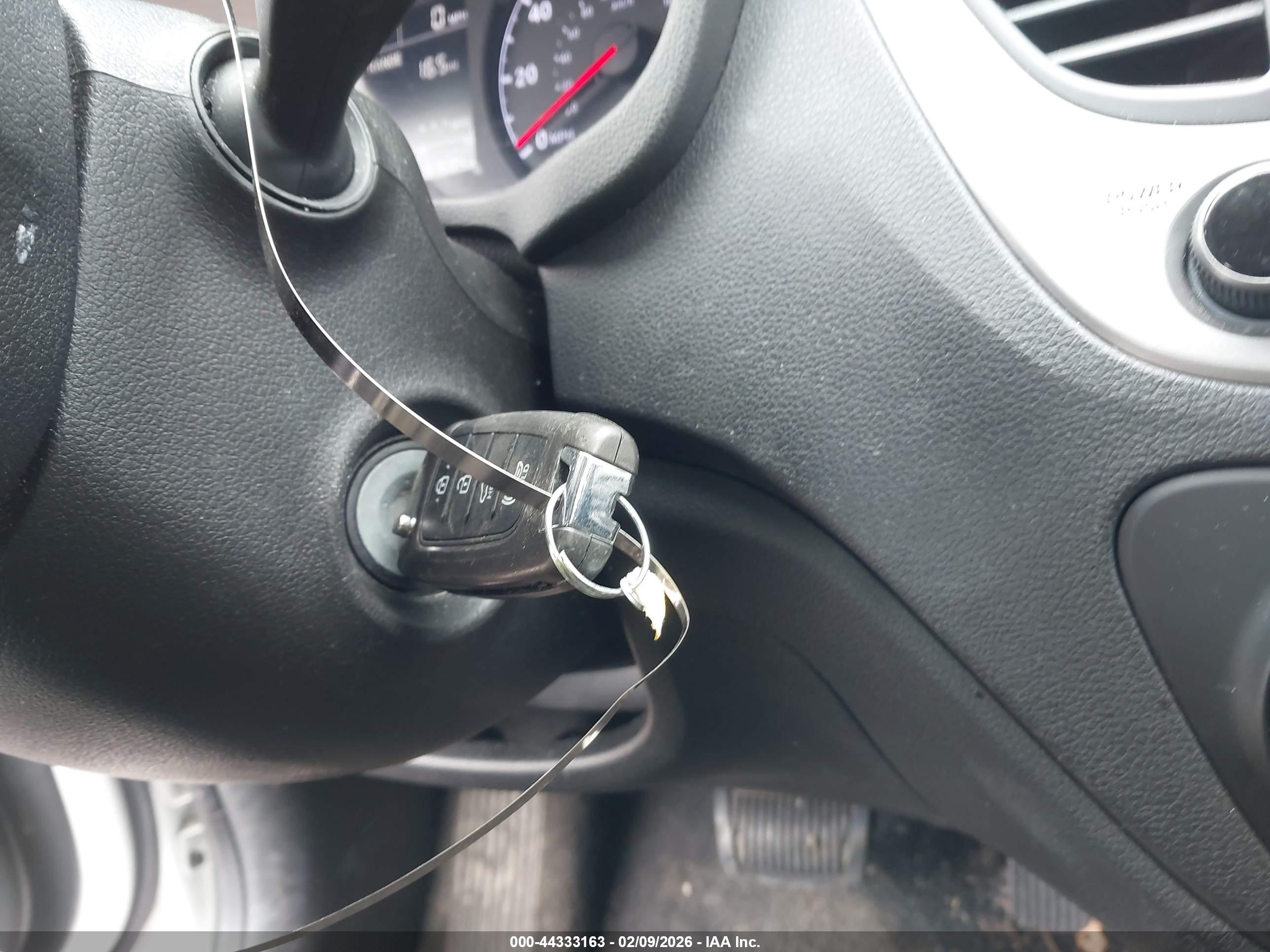 HYUNDAI ACCENT image 11