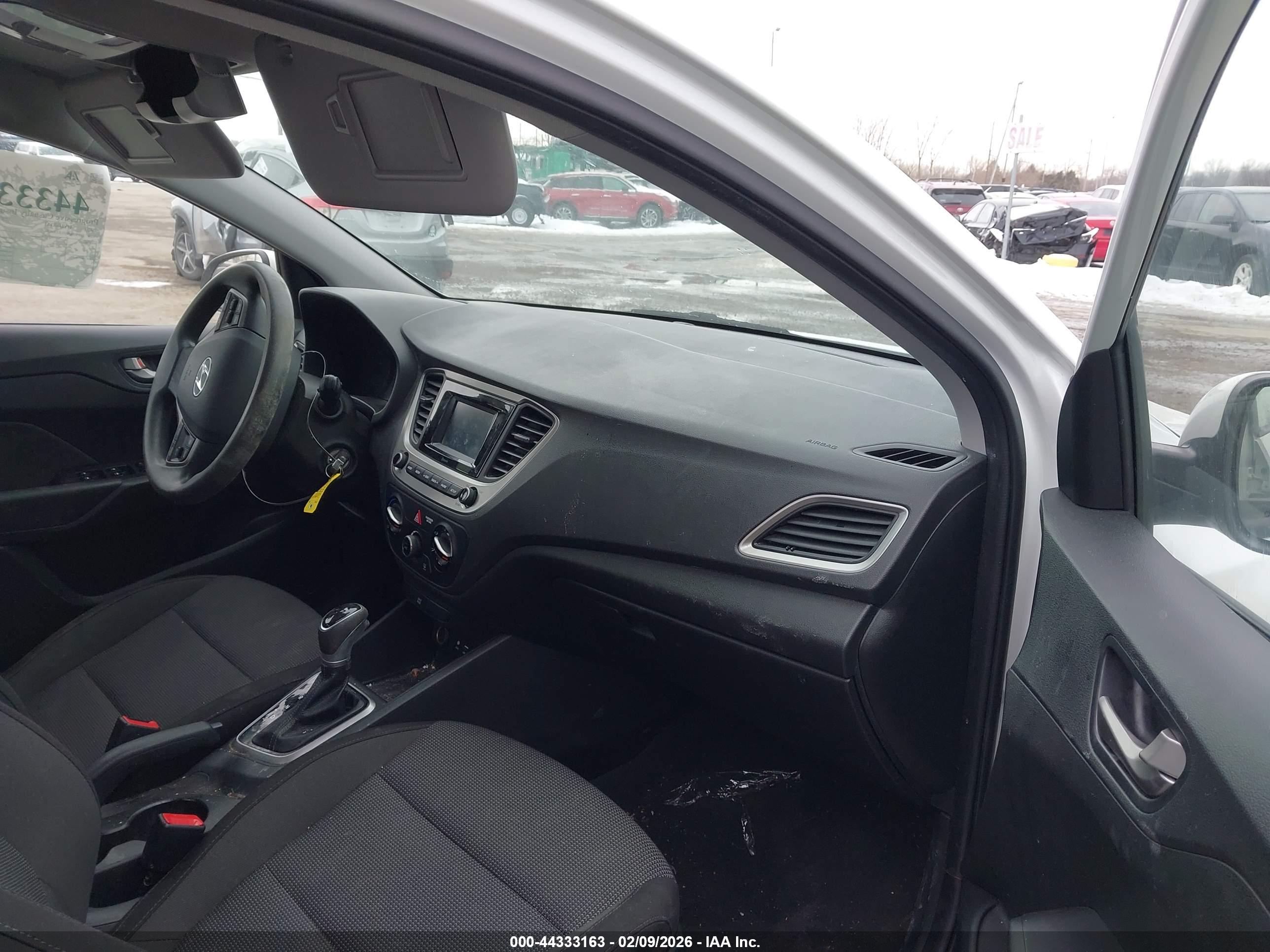 HYUNDAI ACCENT image 5