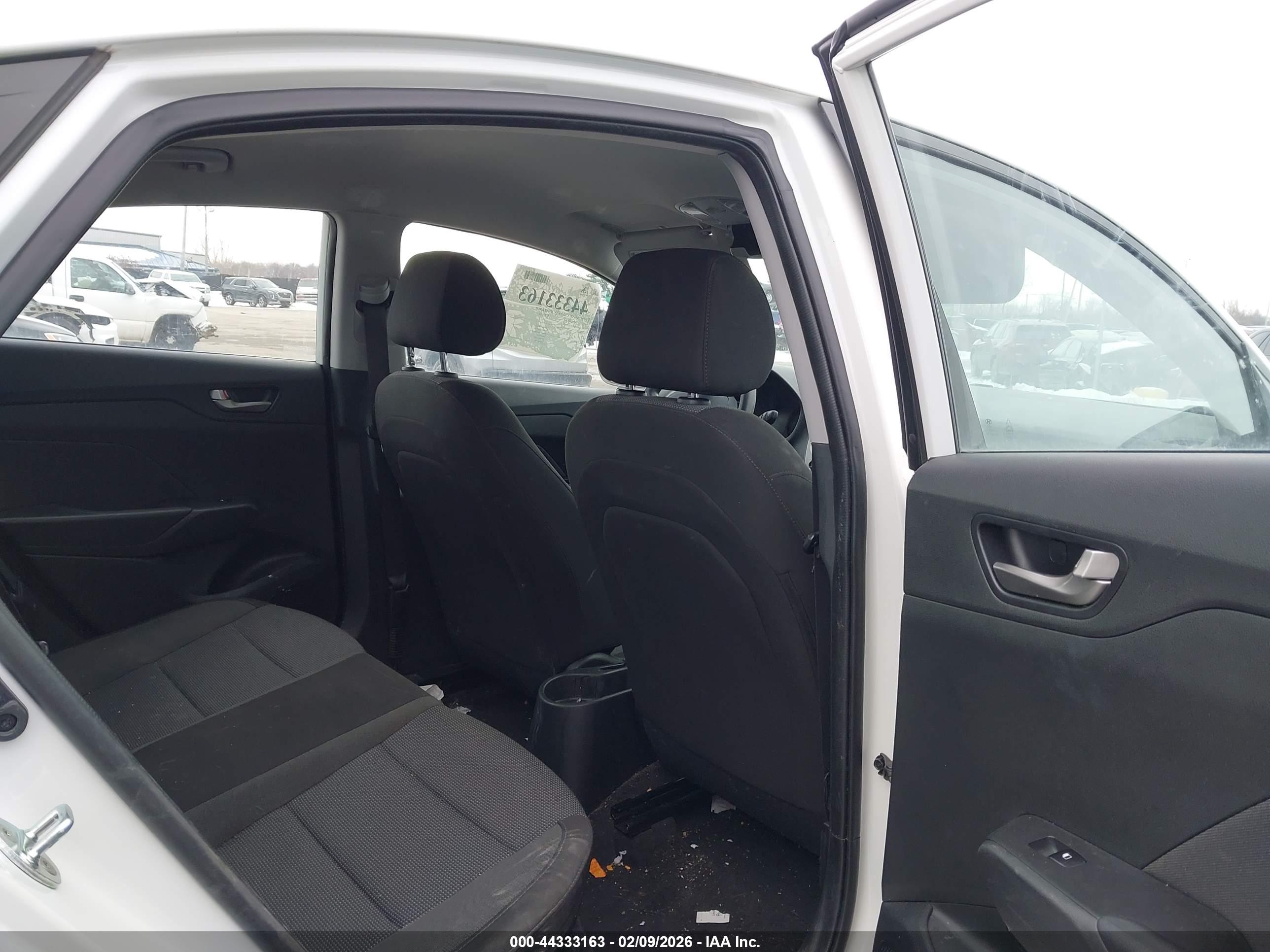 HYUNDAI ACCENT image 8