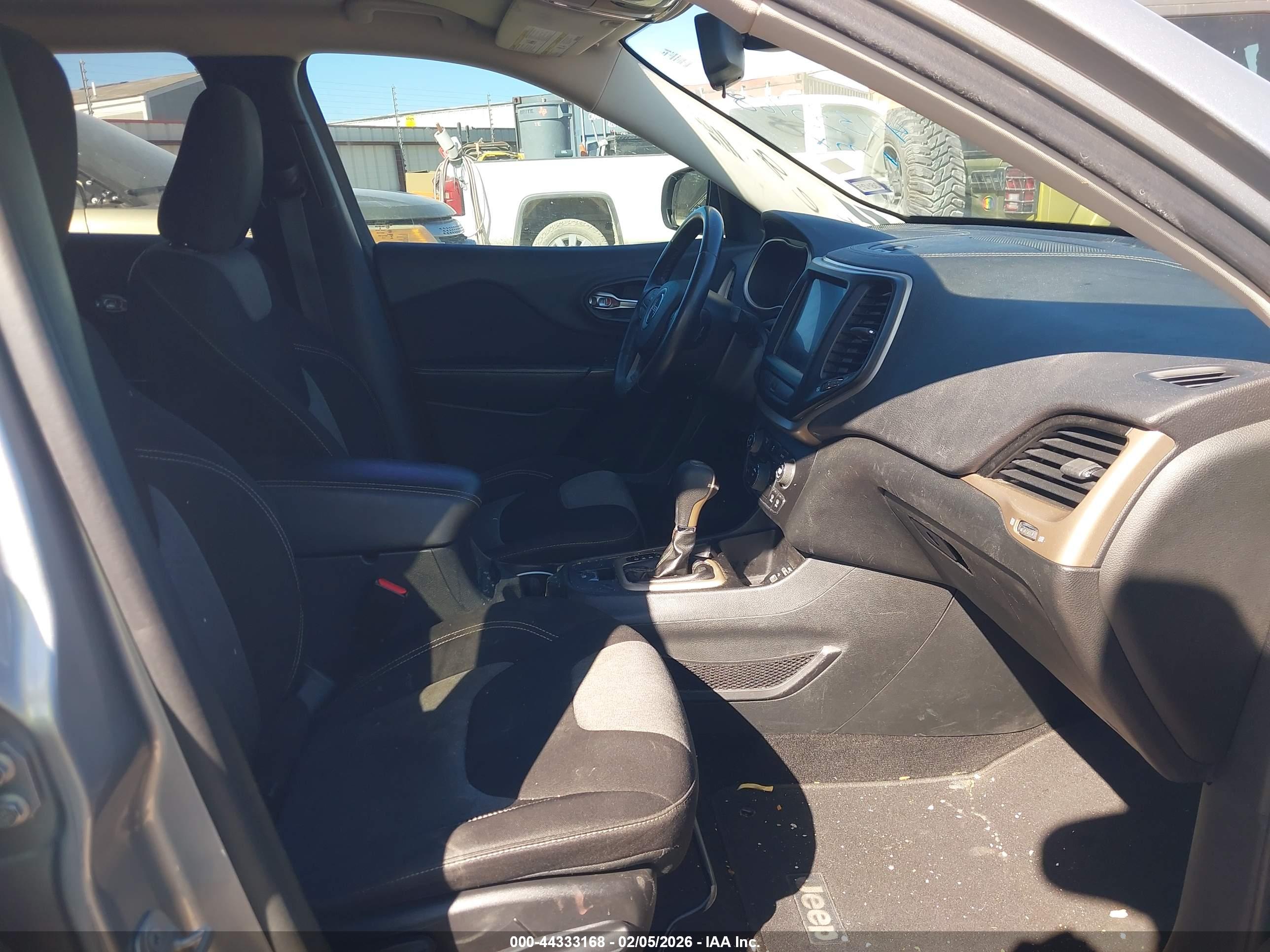 JEEP CHEROKEE image 5