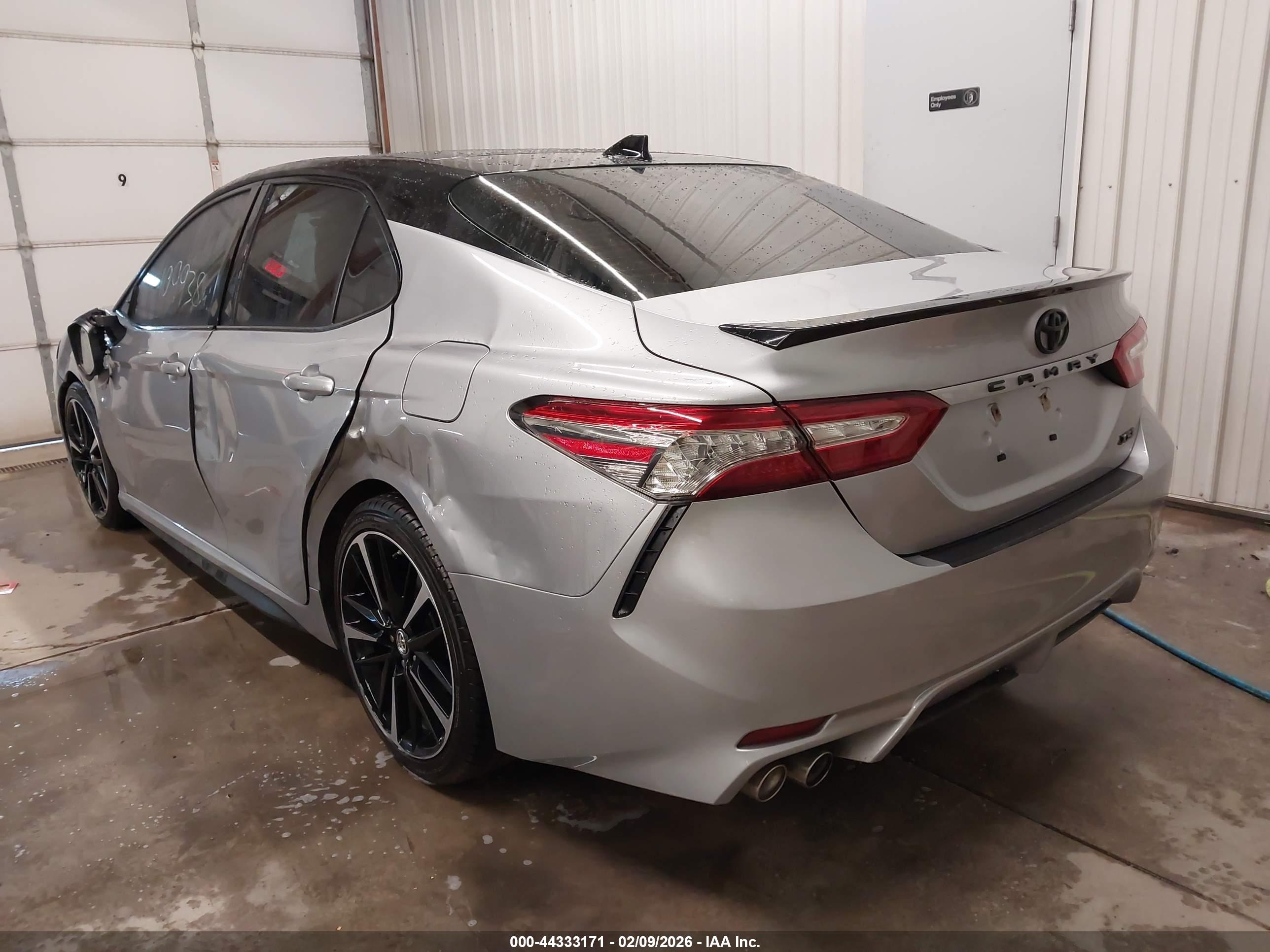 TOYOTA CAMRY image 3