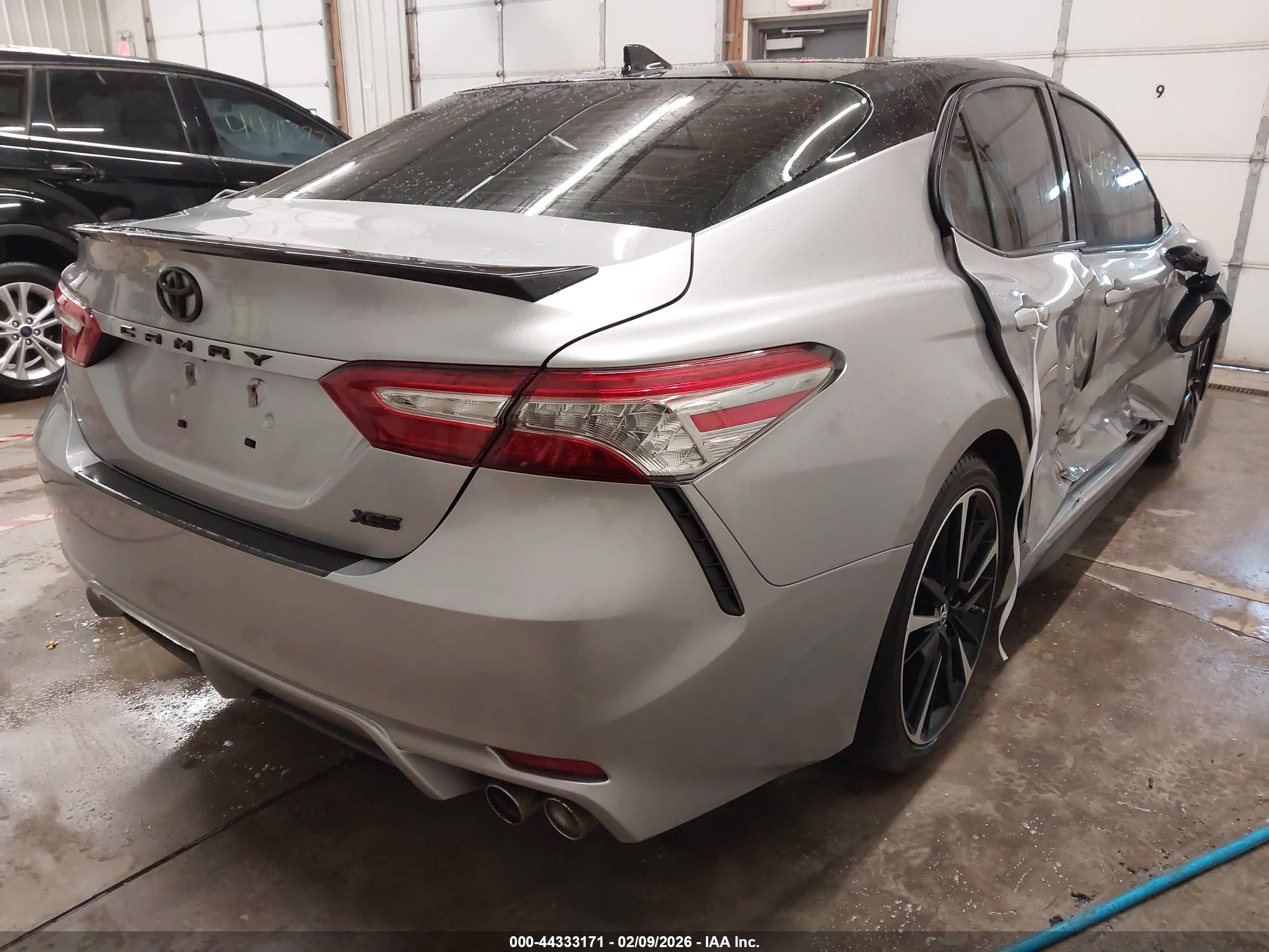 TOYOTA CAMRY image 4