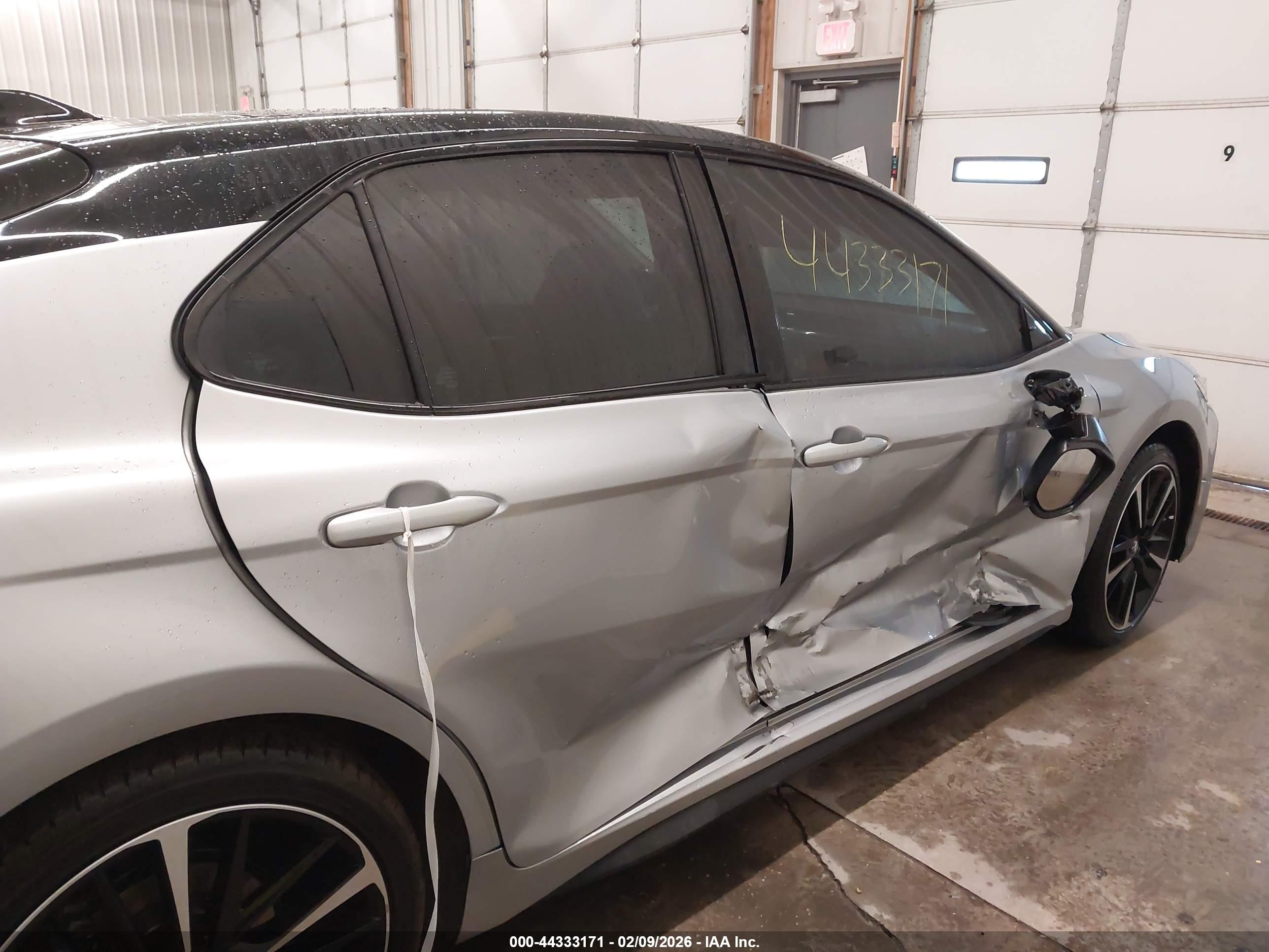 TOYOTA CAMRY image 6