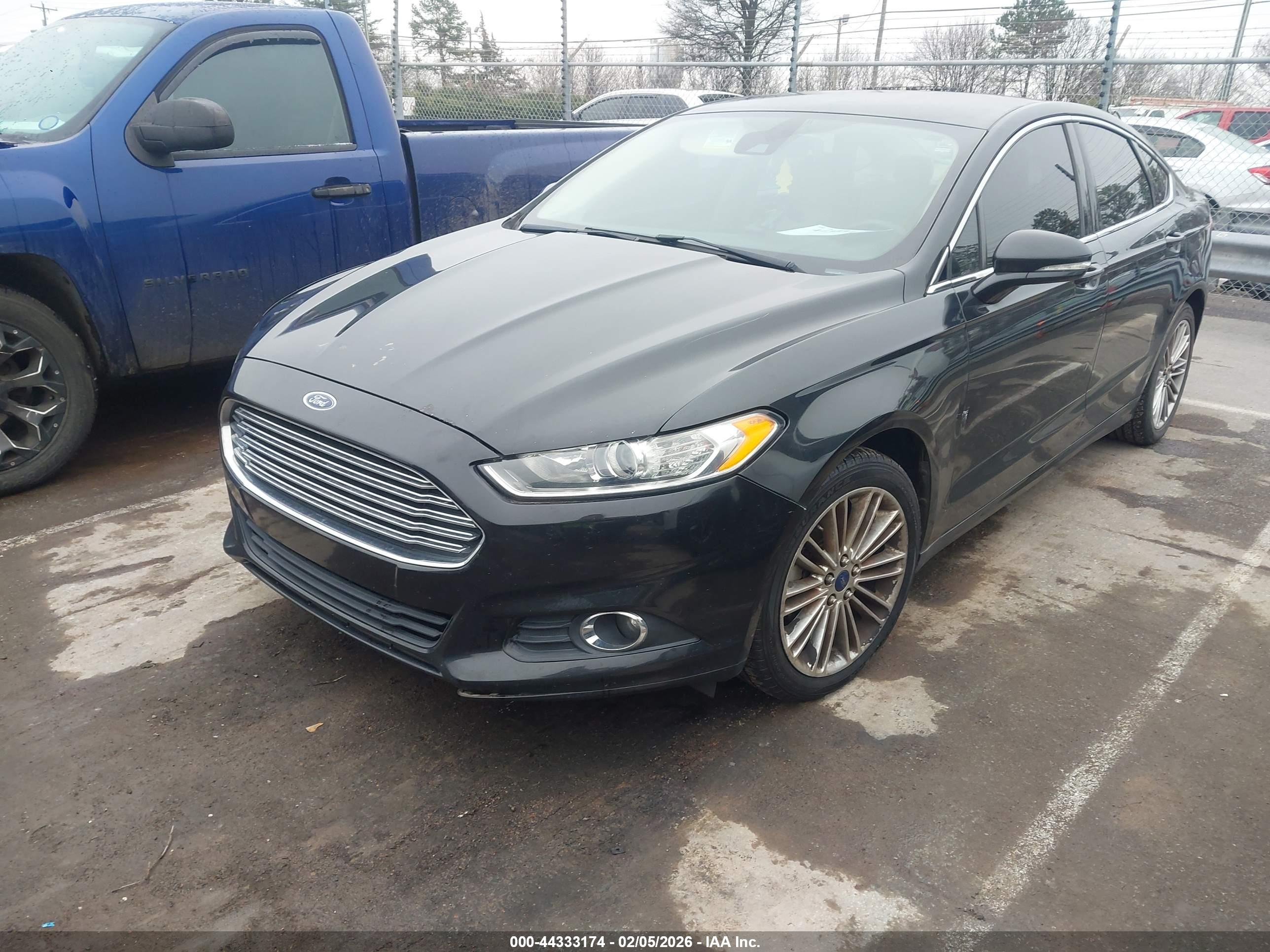 FORD FUSION image 2