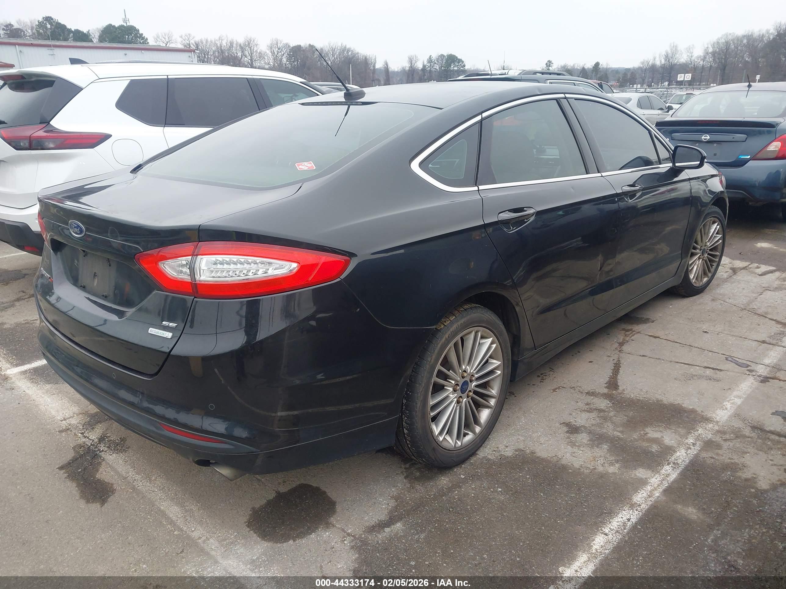 FORD FUSION image 4