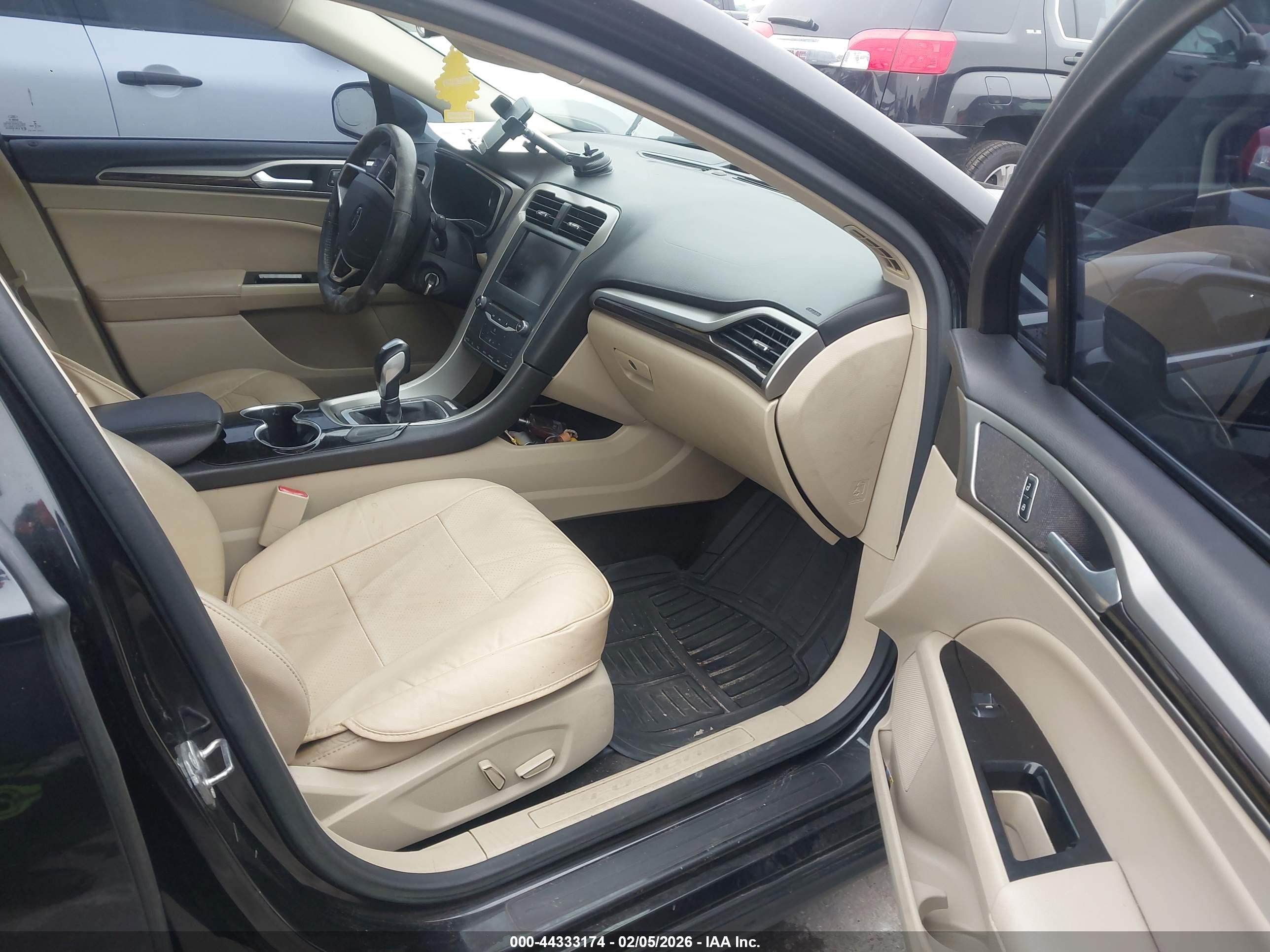FORD FUSION image 5