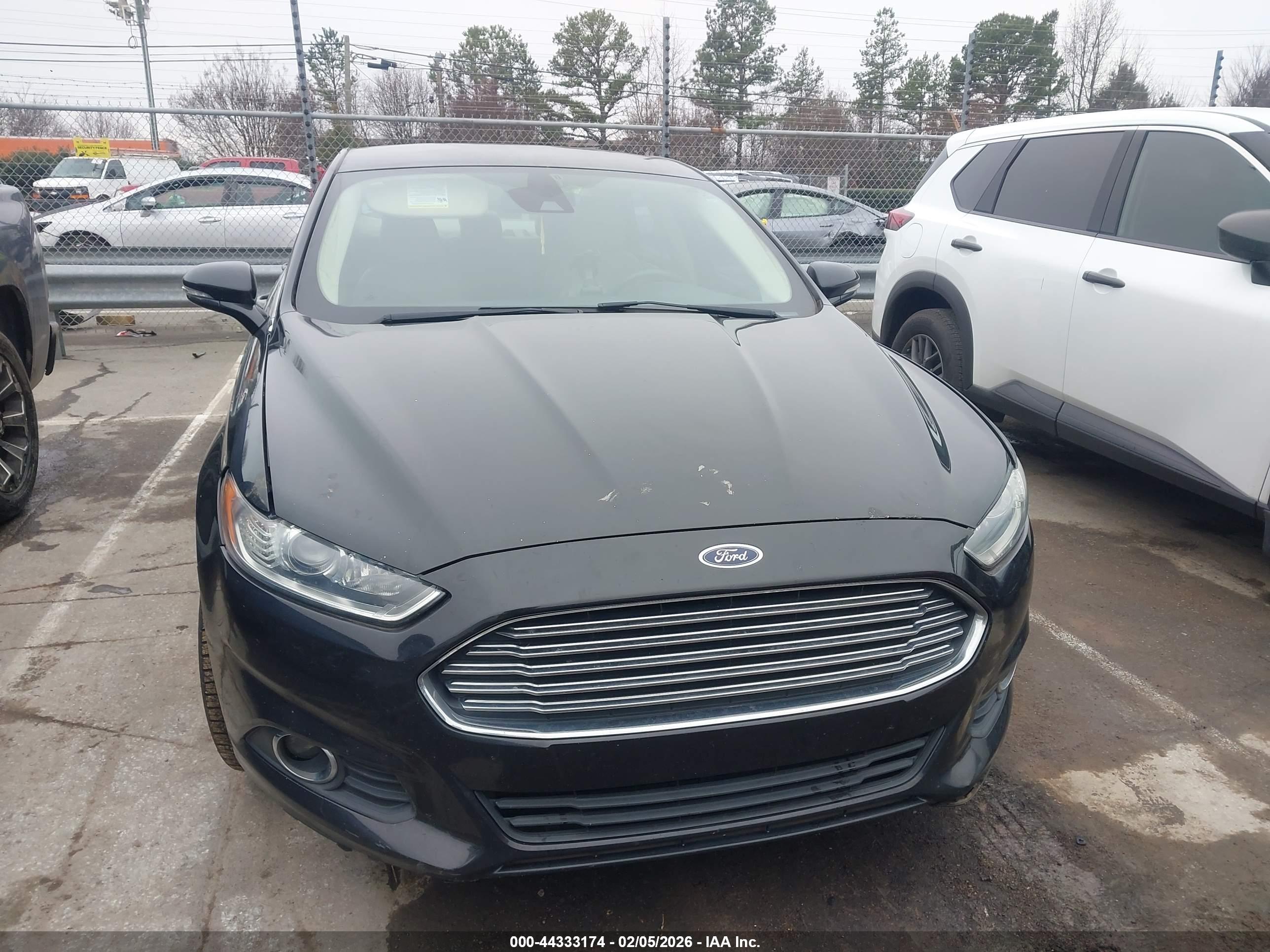 FORD FUSION image 6