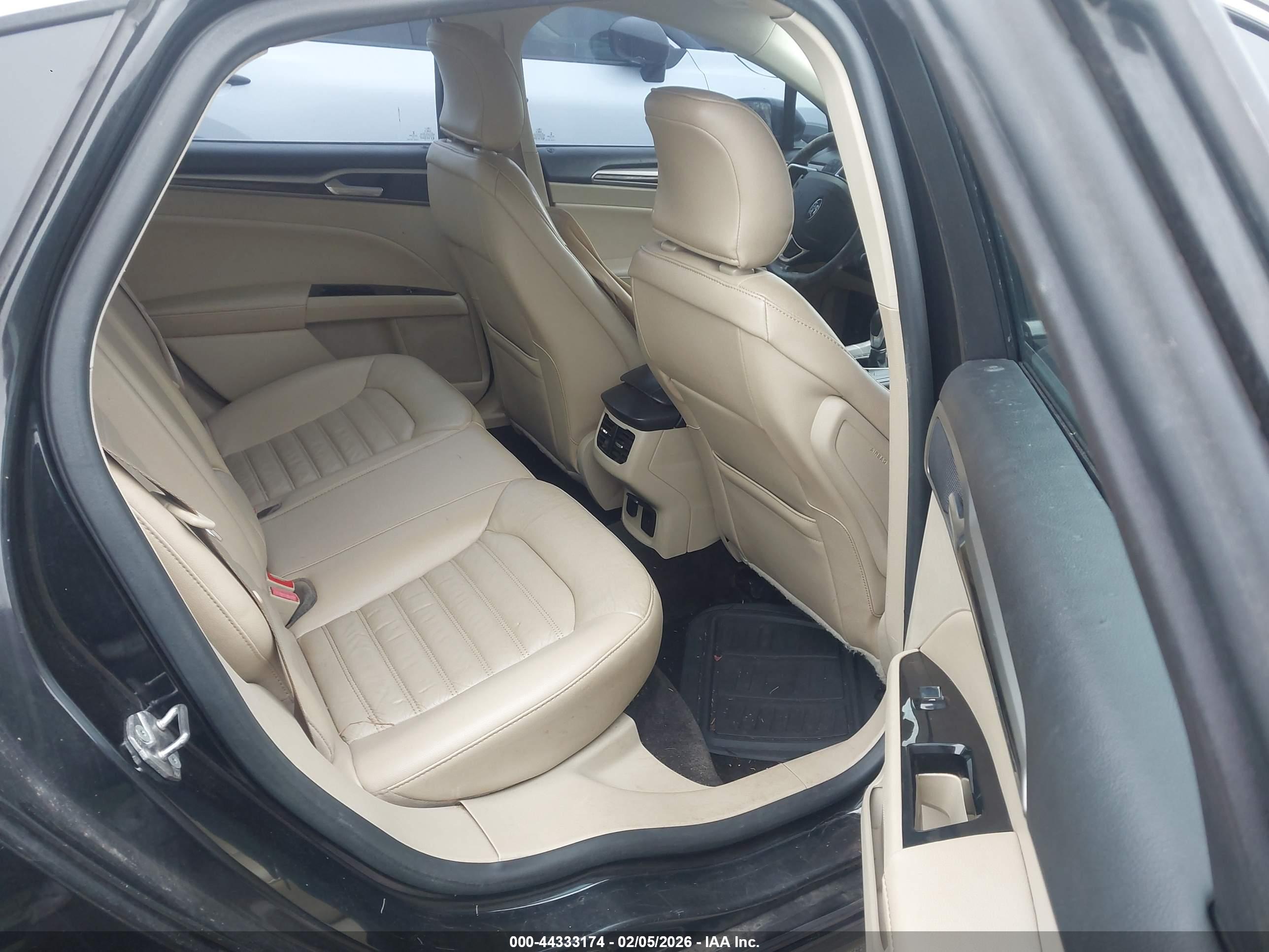 FORD FUSION image 8