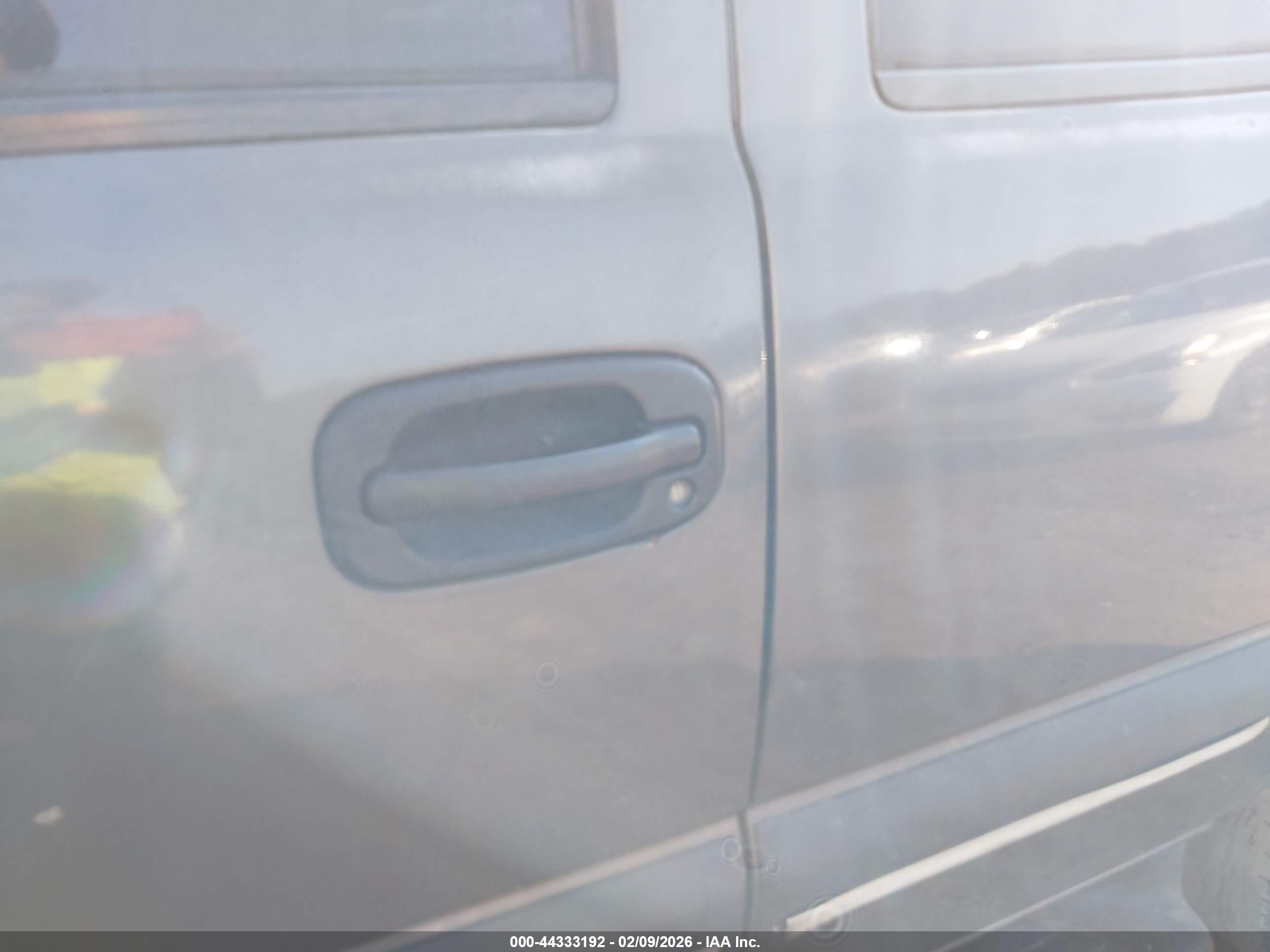 CHEVROLET TAHOE image 6