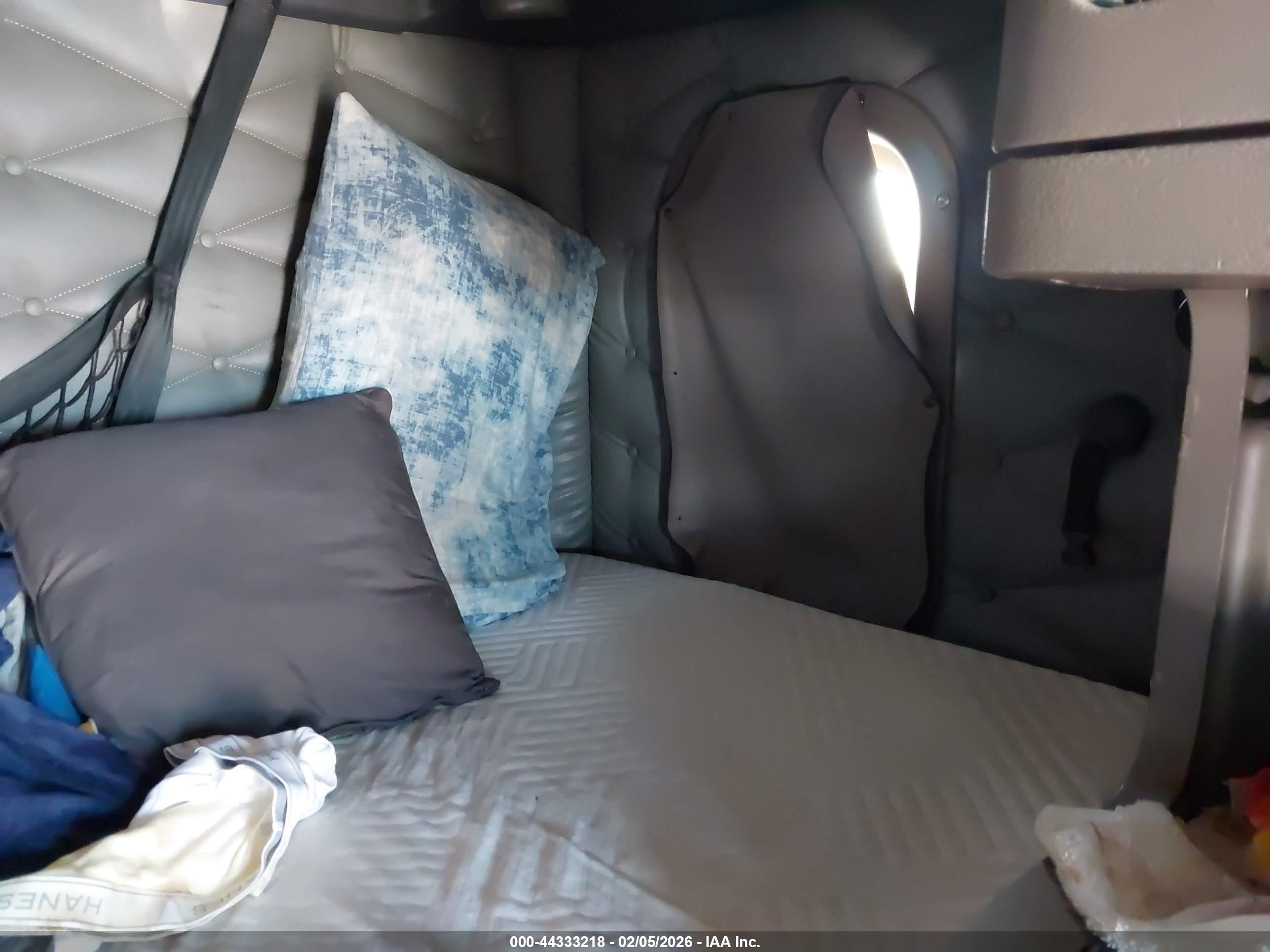 FREIGHTLINER CASCADIA image 7