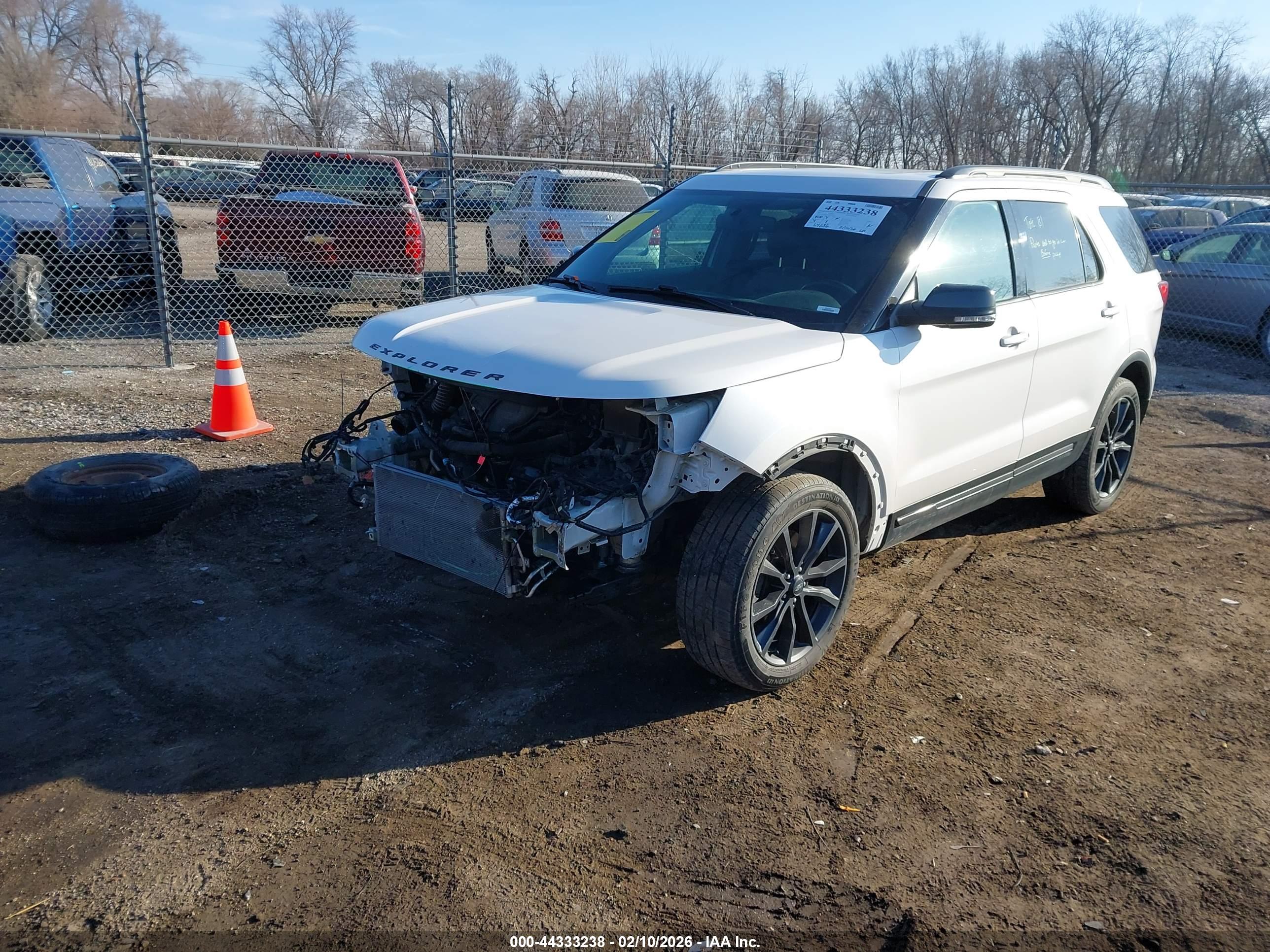 FORD EXPLORER image 2