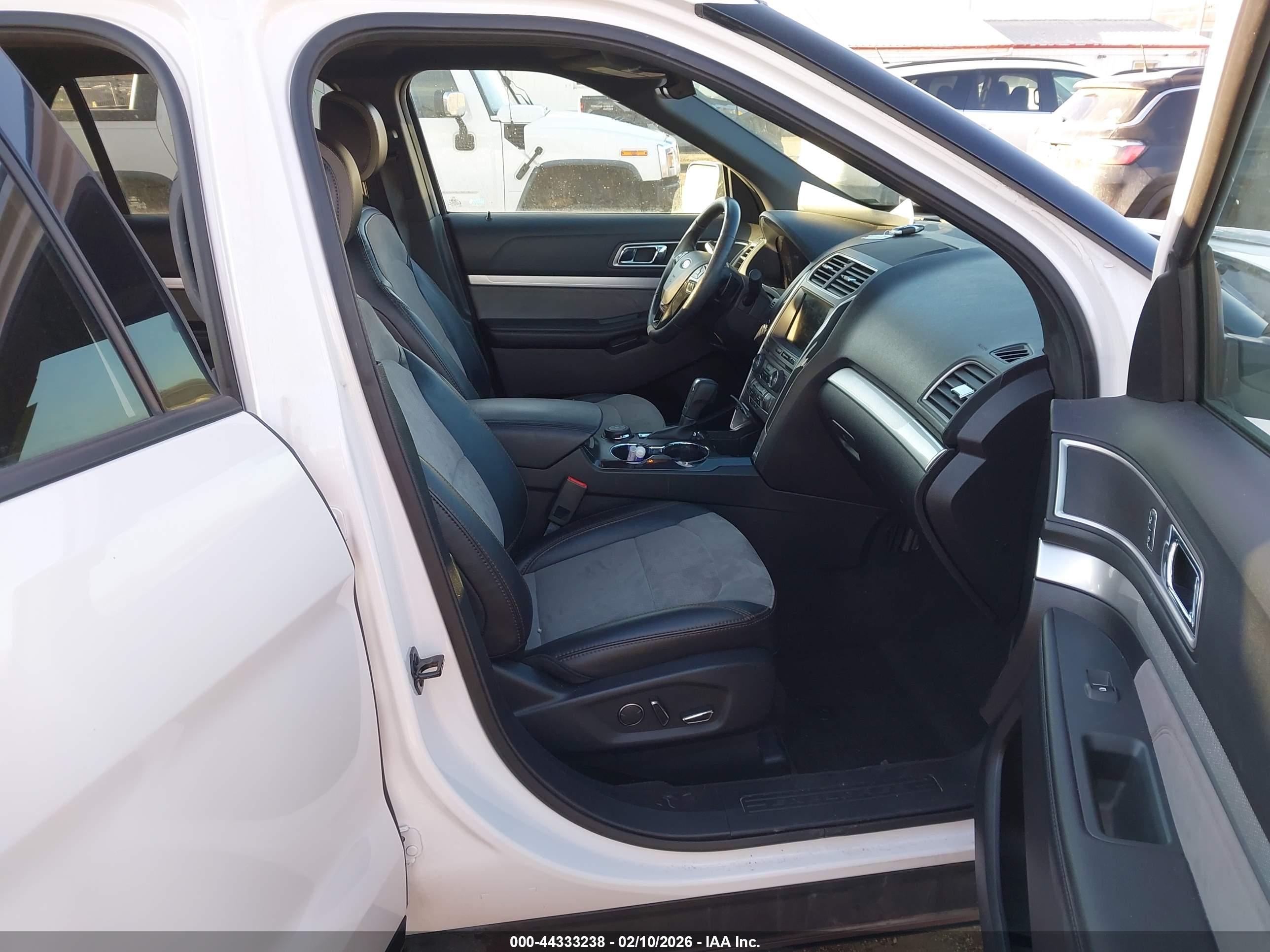 FORD EXPLORER image 5