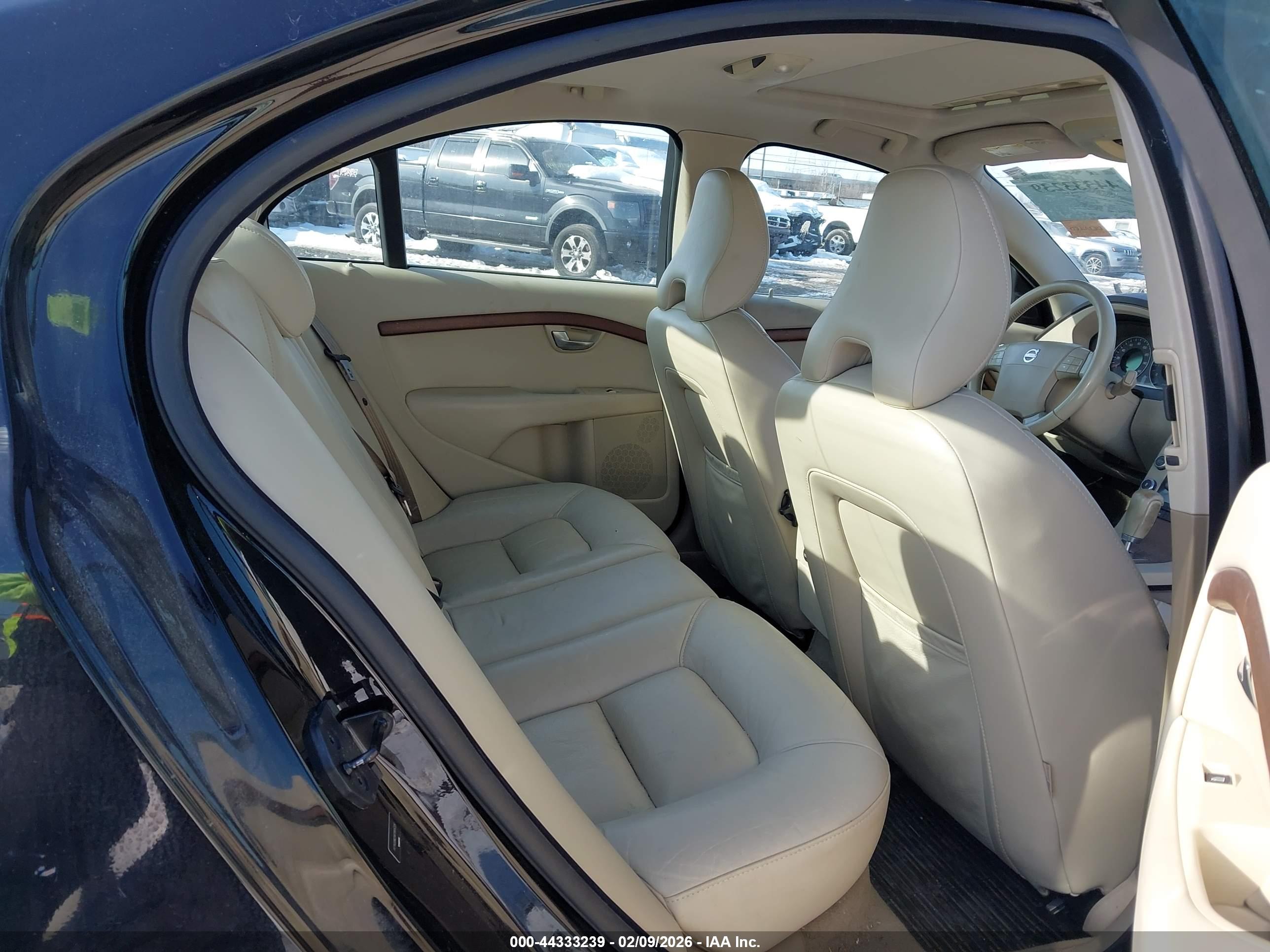 VOLVO S80 image 8