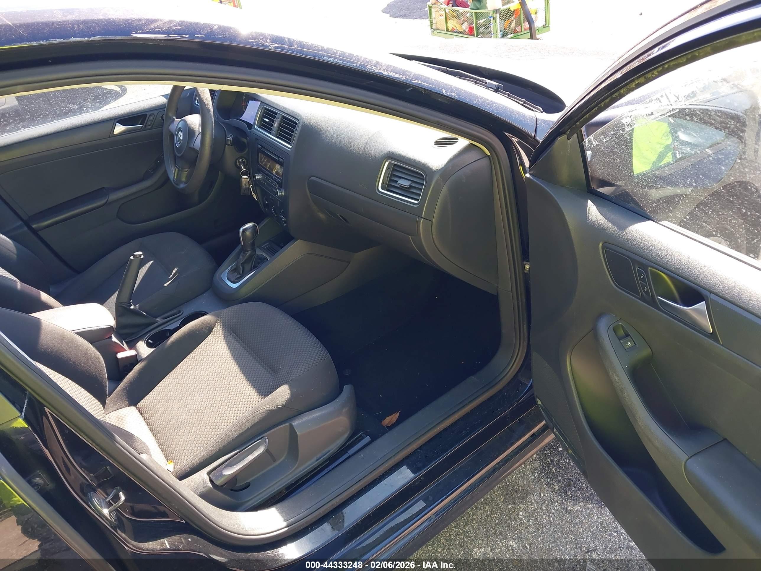 VOLKSWAGEN JETTA image 5