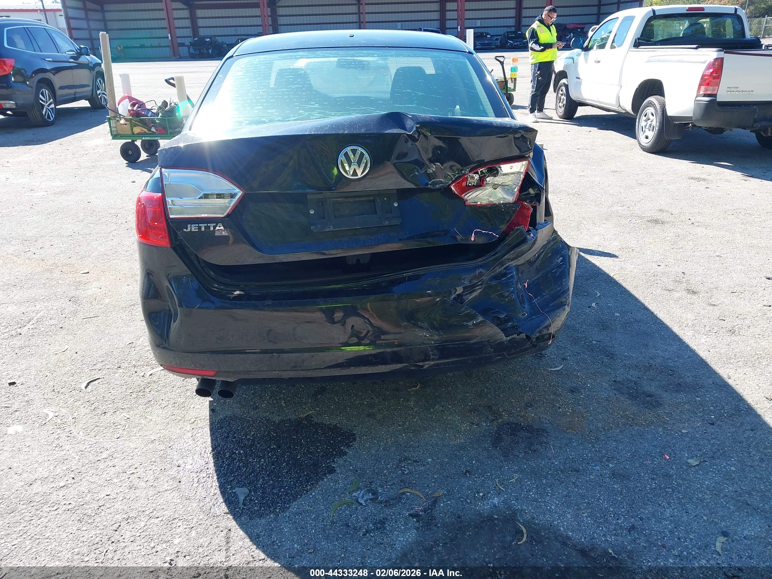 VOLKSWAGEN JETTA image 6