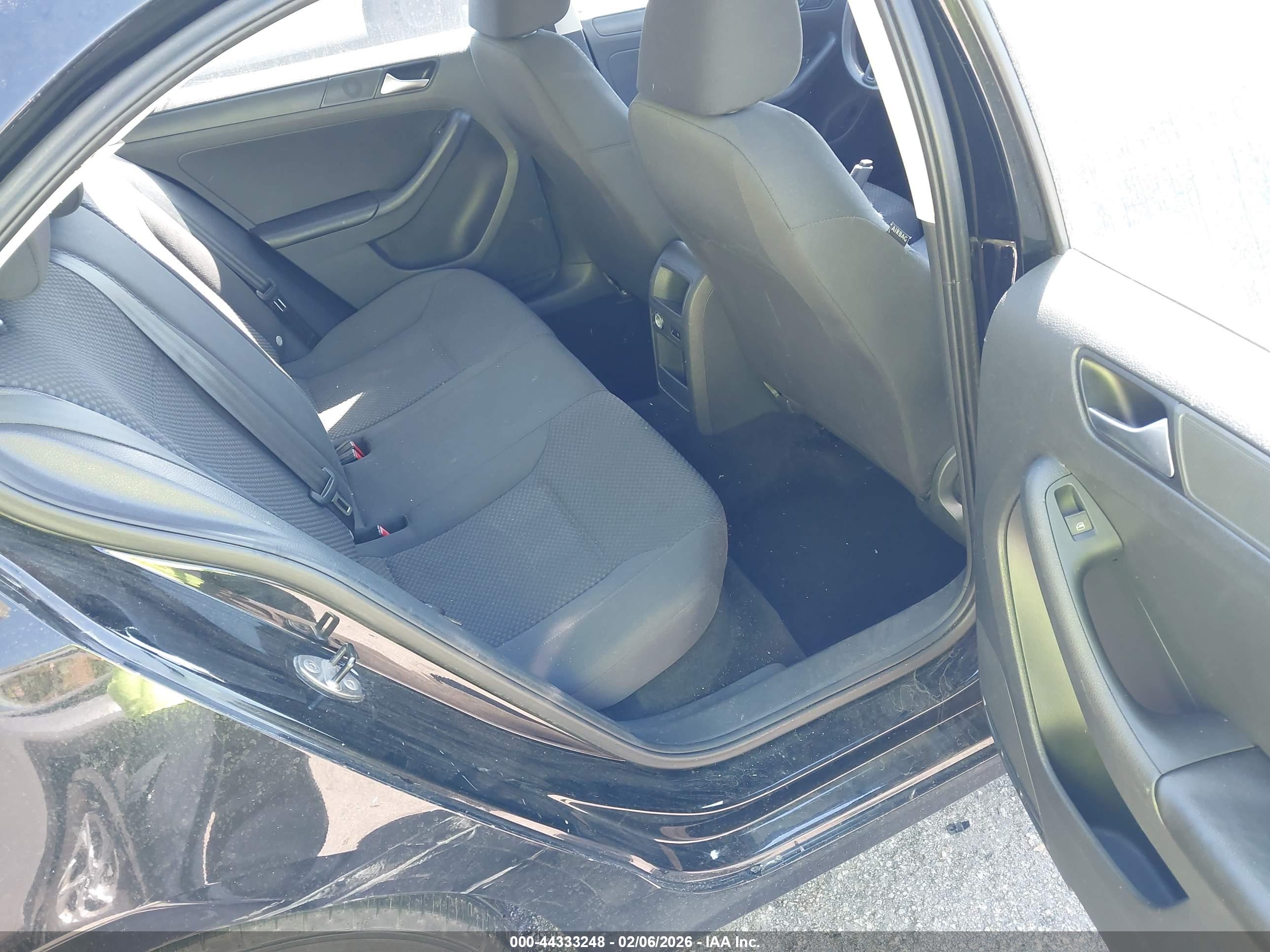 VOLKSWAGEN JETTA image 8