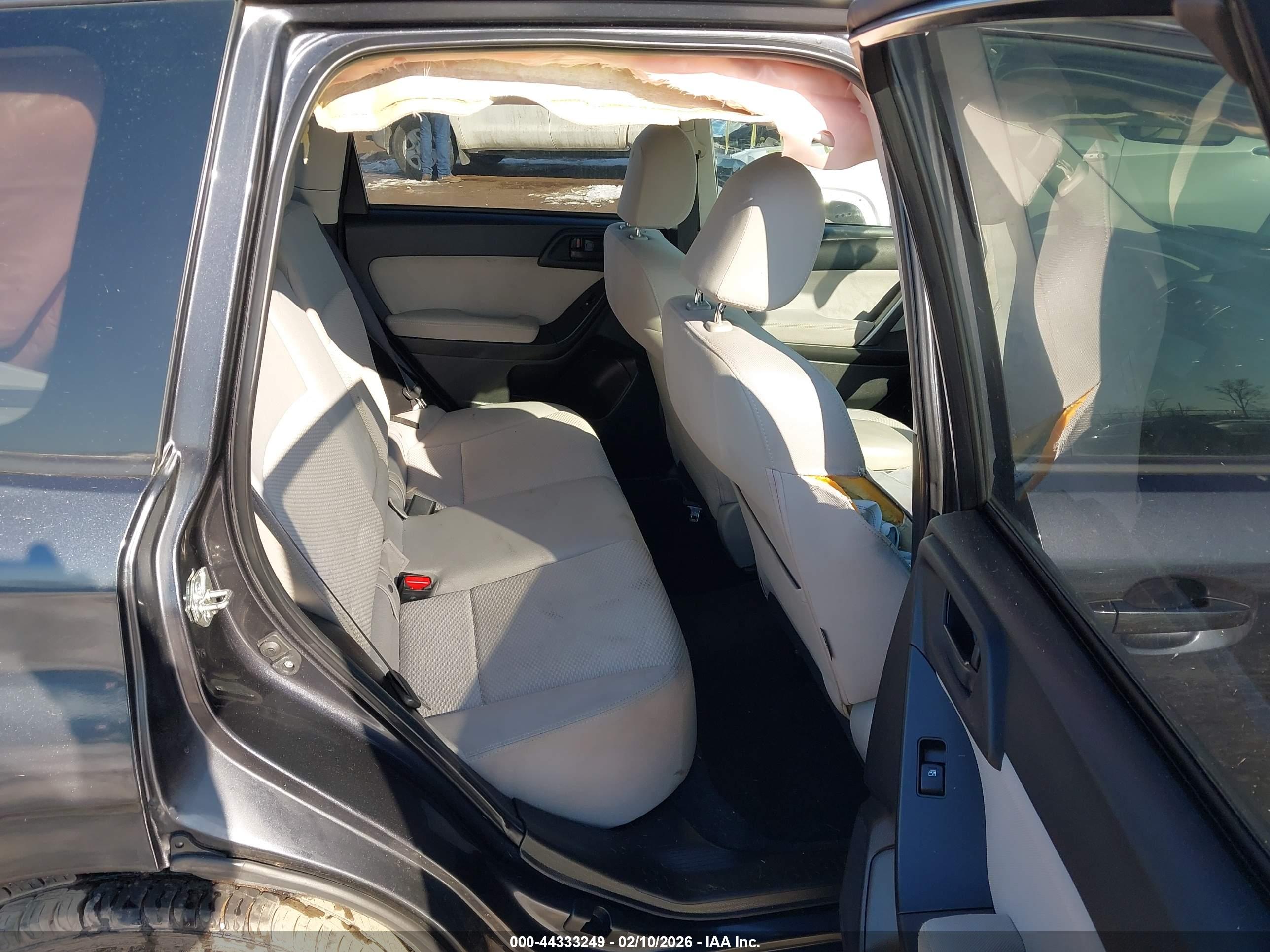 SUBARU FORESTER image 8