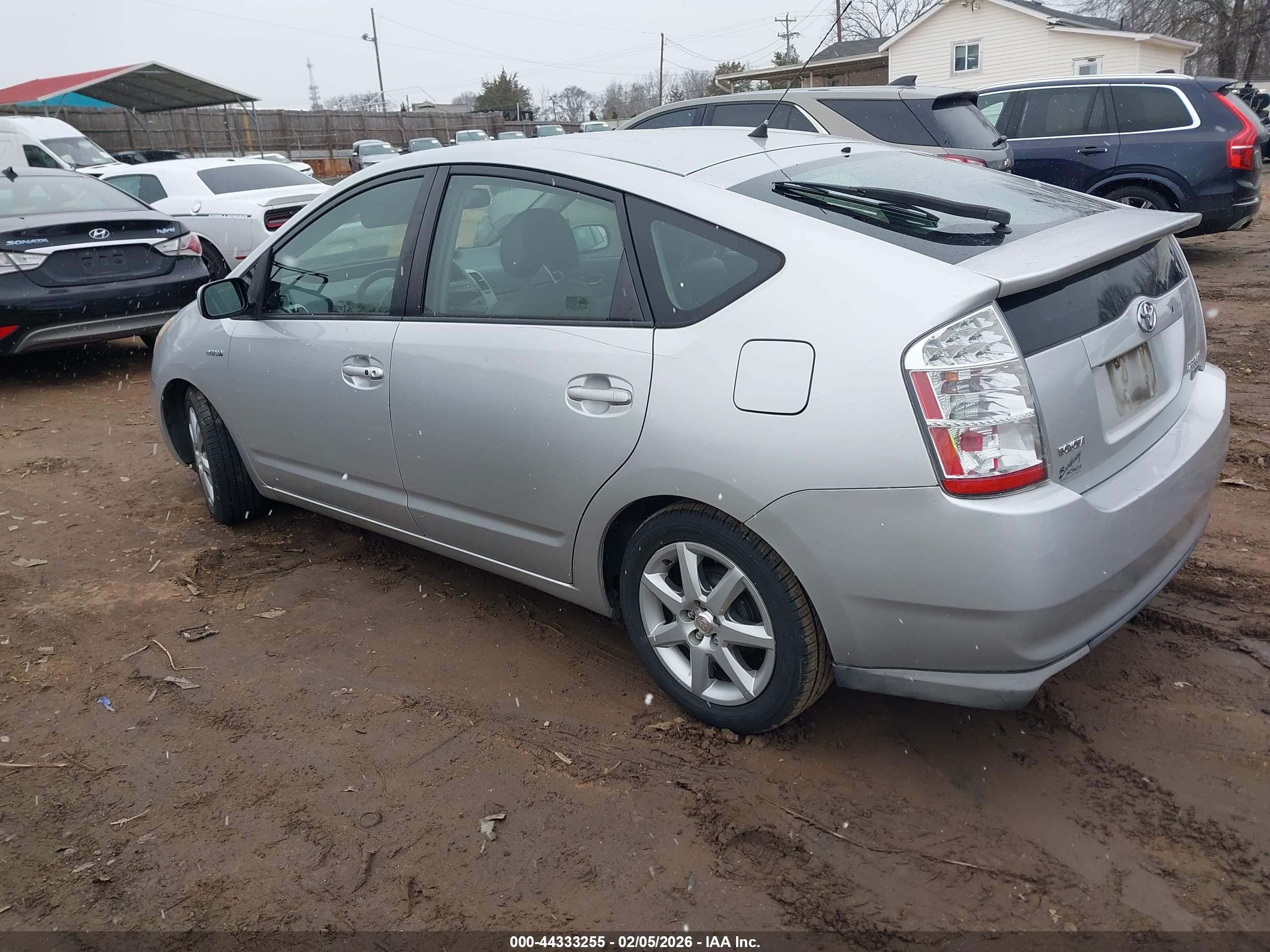 TOYOTA PRIUS image 3